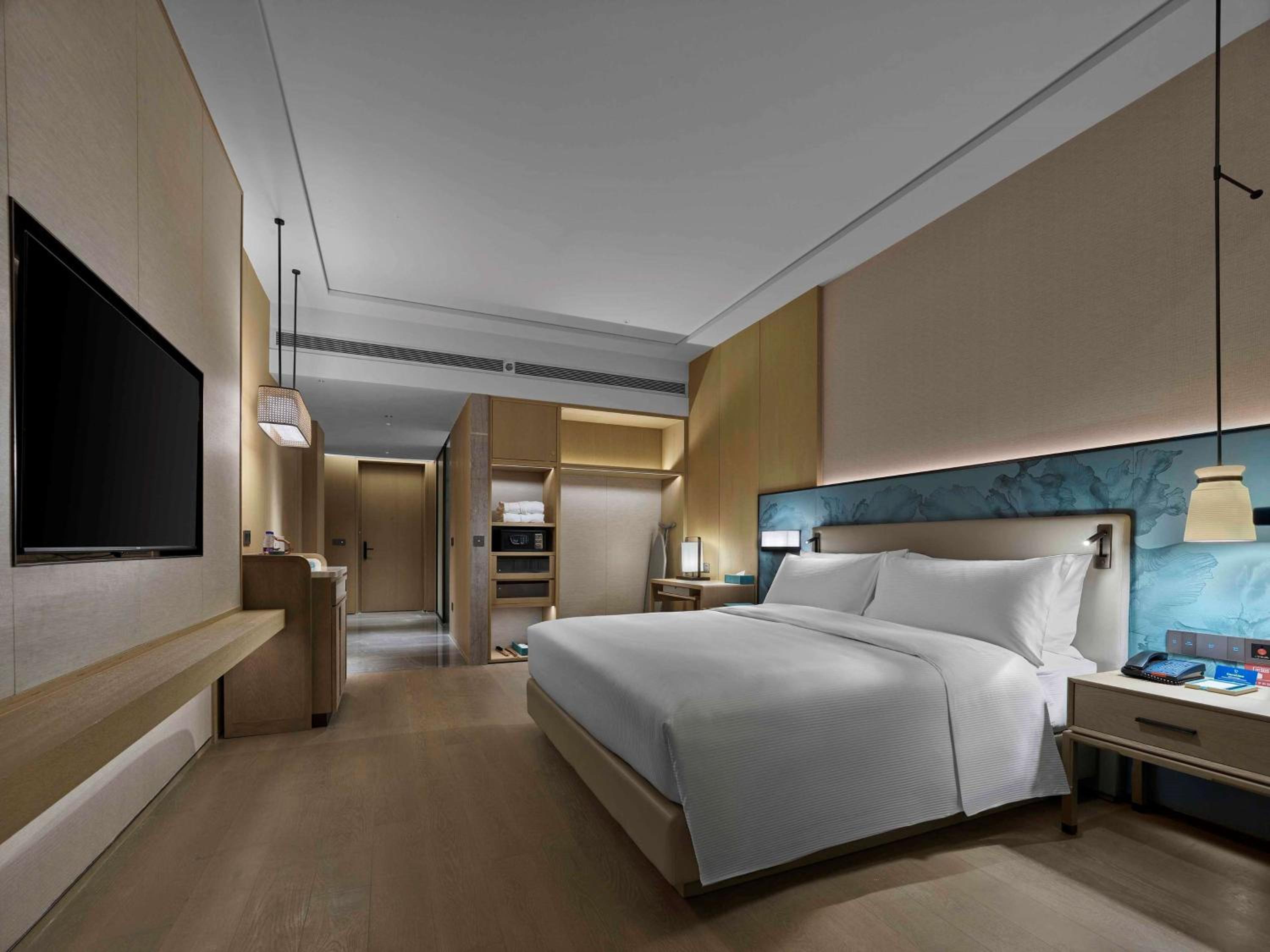 King Room - Mobility Accessible  - Photo 1