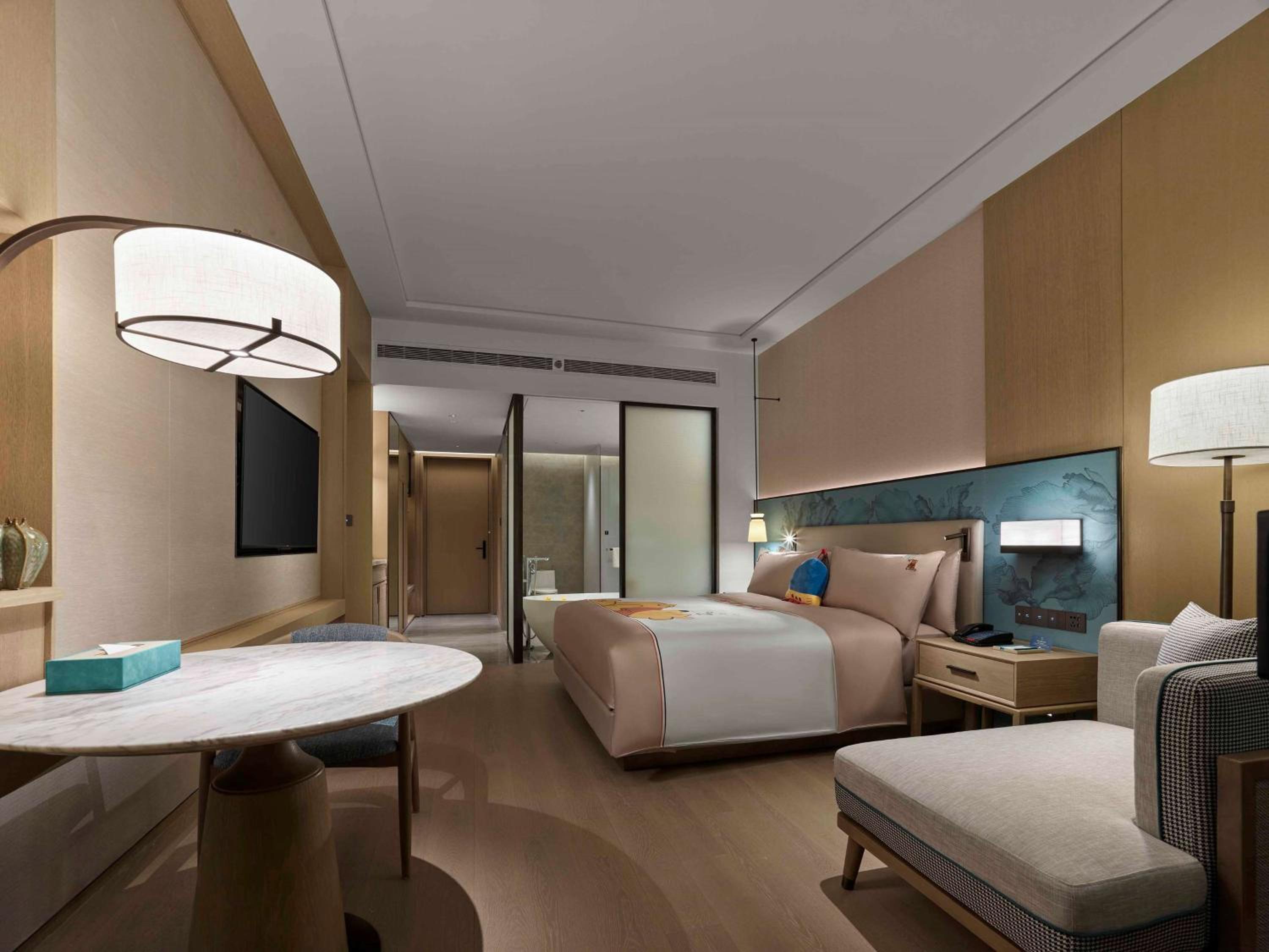 Deluxe Family King Room - Photo 6