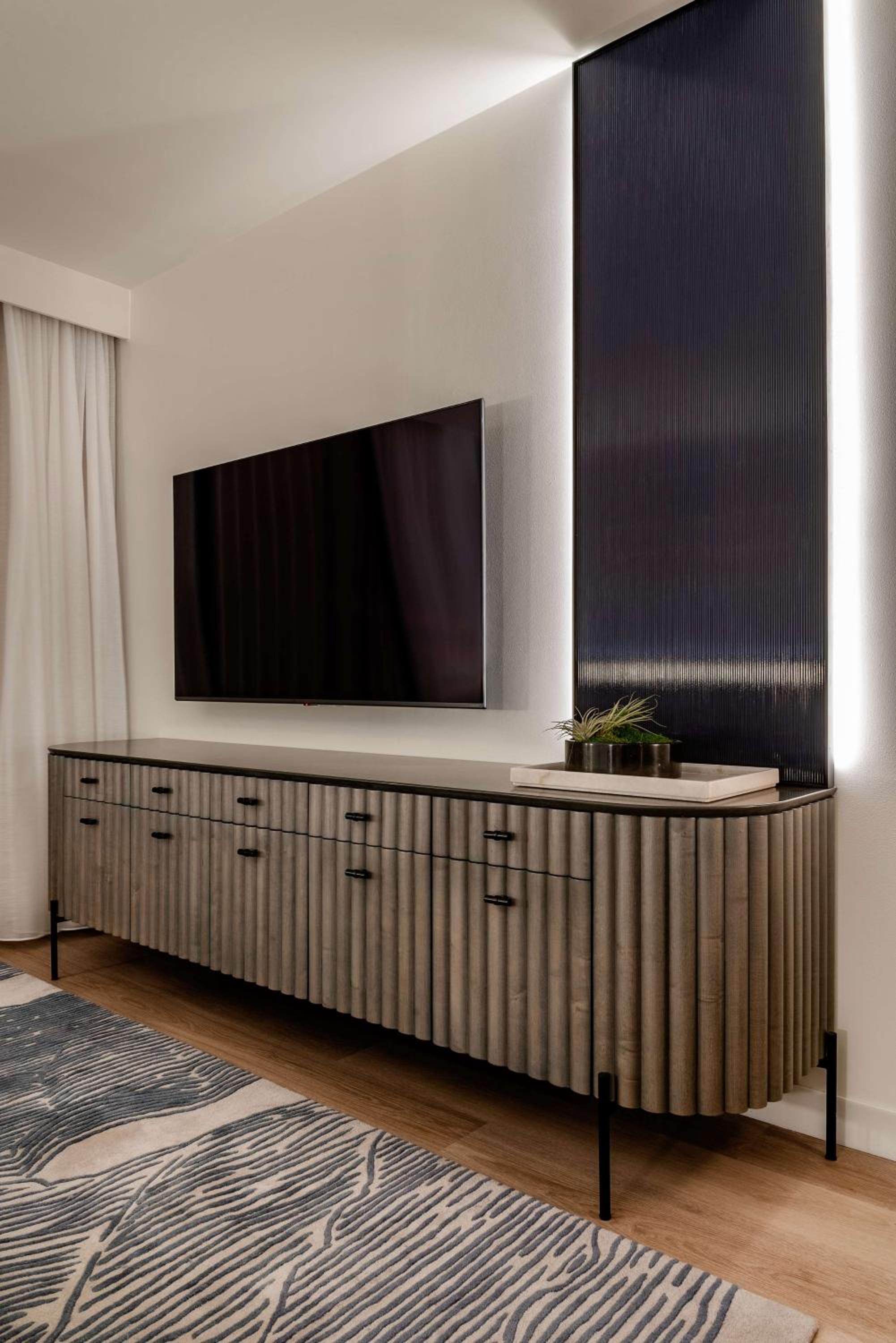 King Room with Balcony - Photo 4