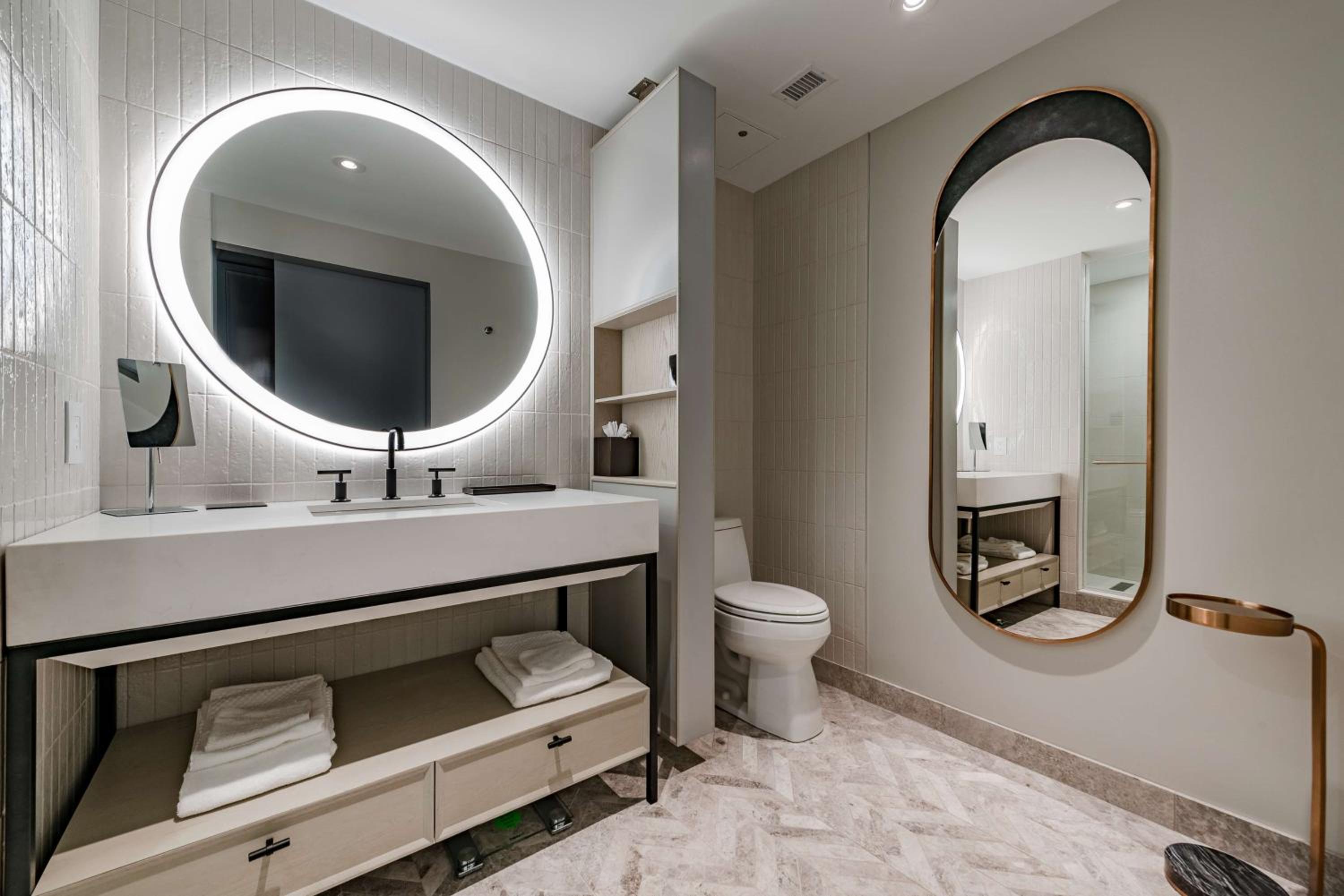 Queen Room with Two Queen Beds - Photo 6