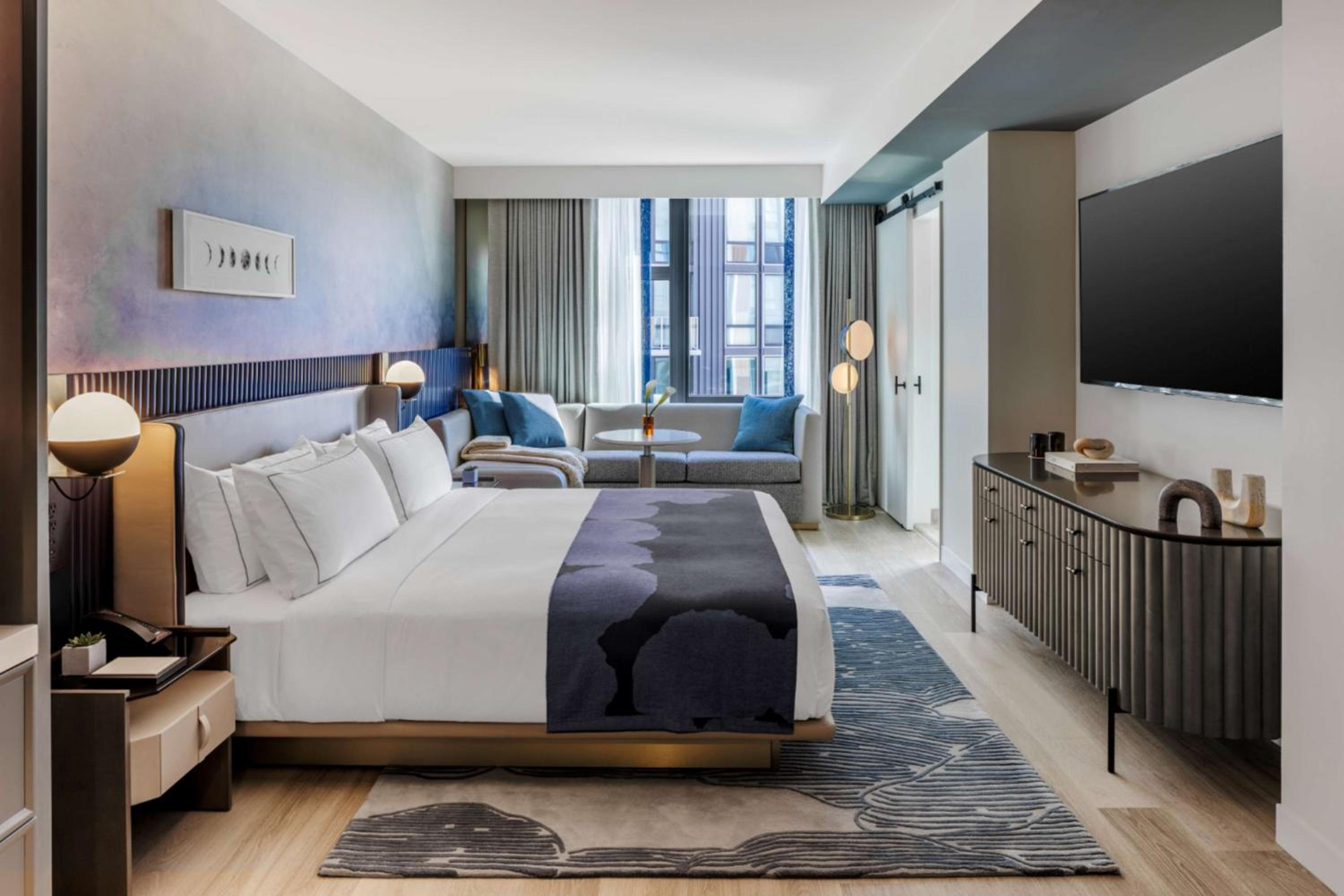 Premium King Room - Photo 3