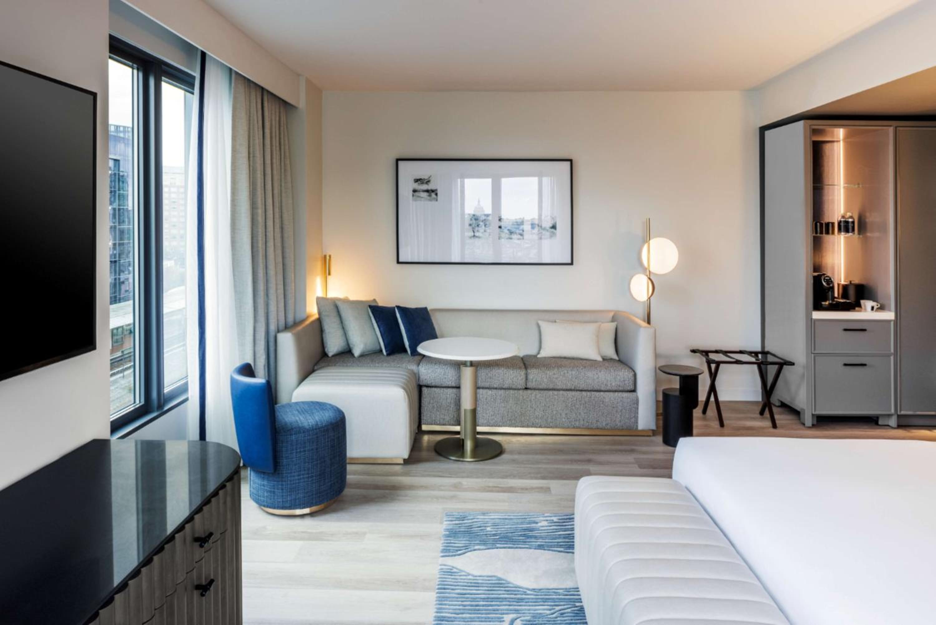 Corner King Room