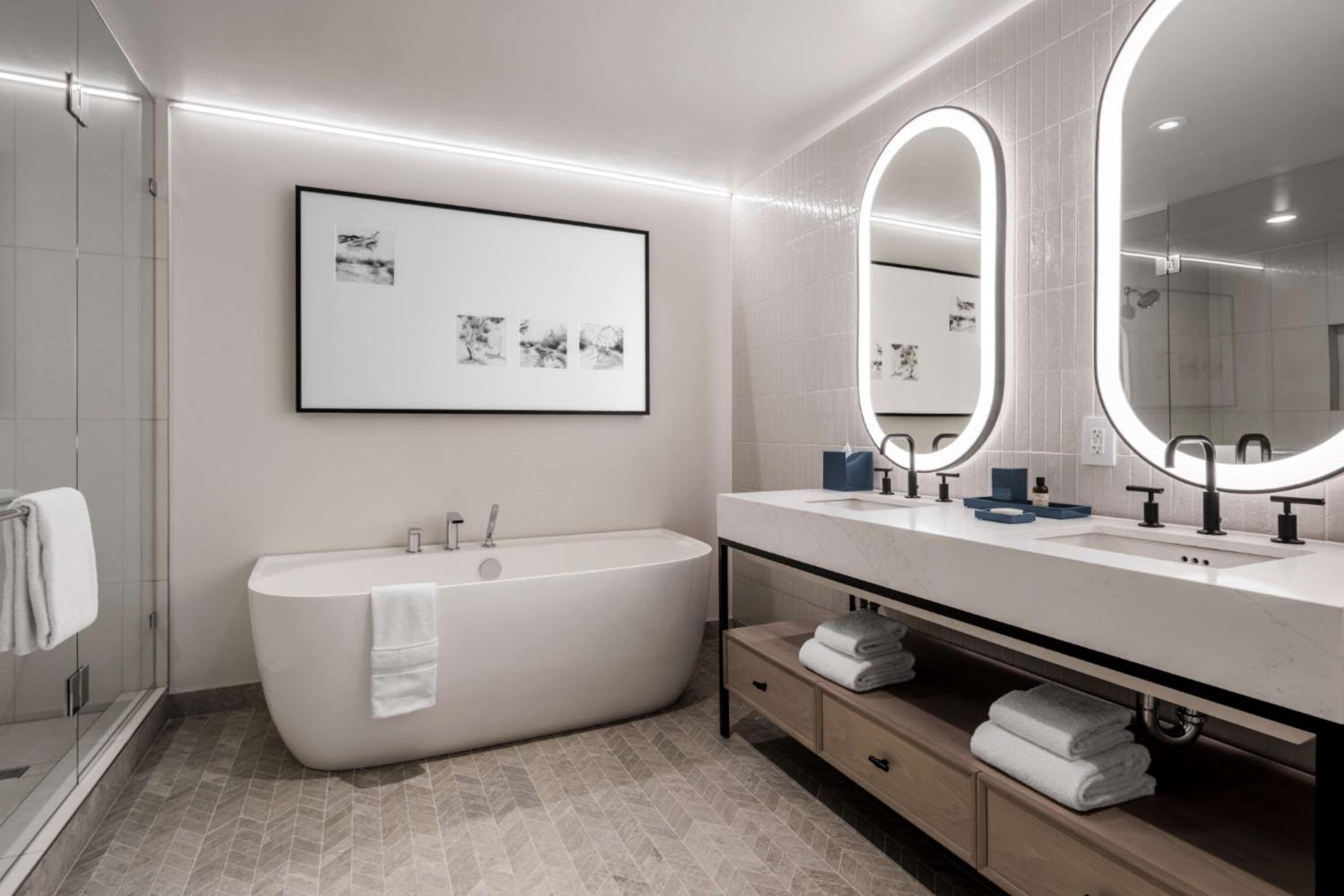 One-Bedroom King Suite - Photo 9