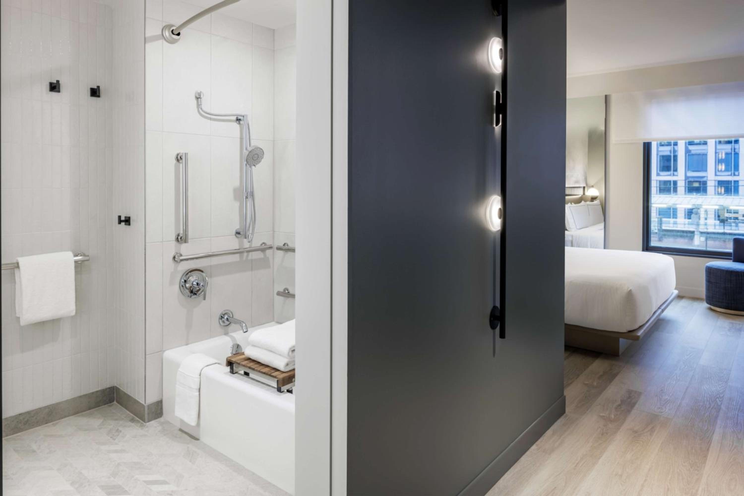 King Room - Hearing Access - Photo 4