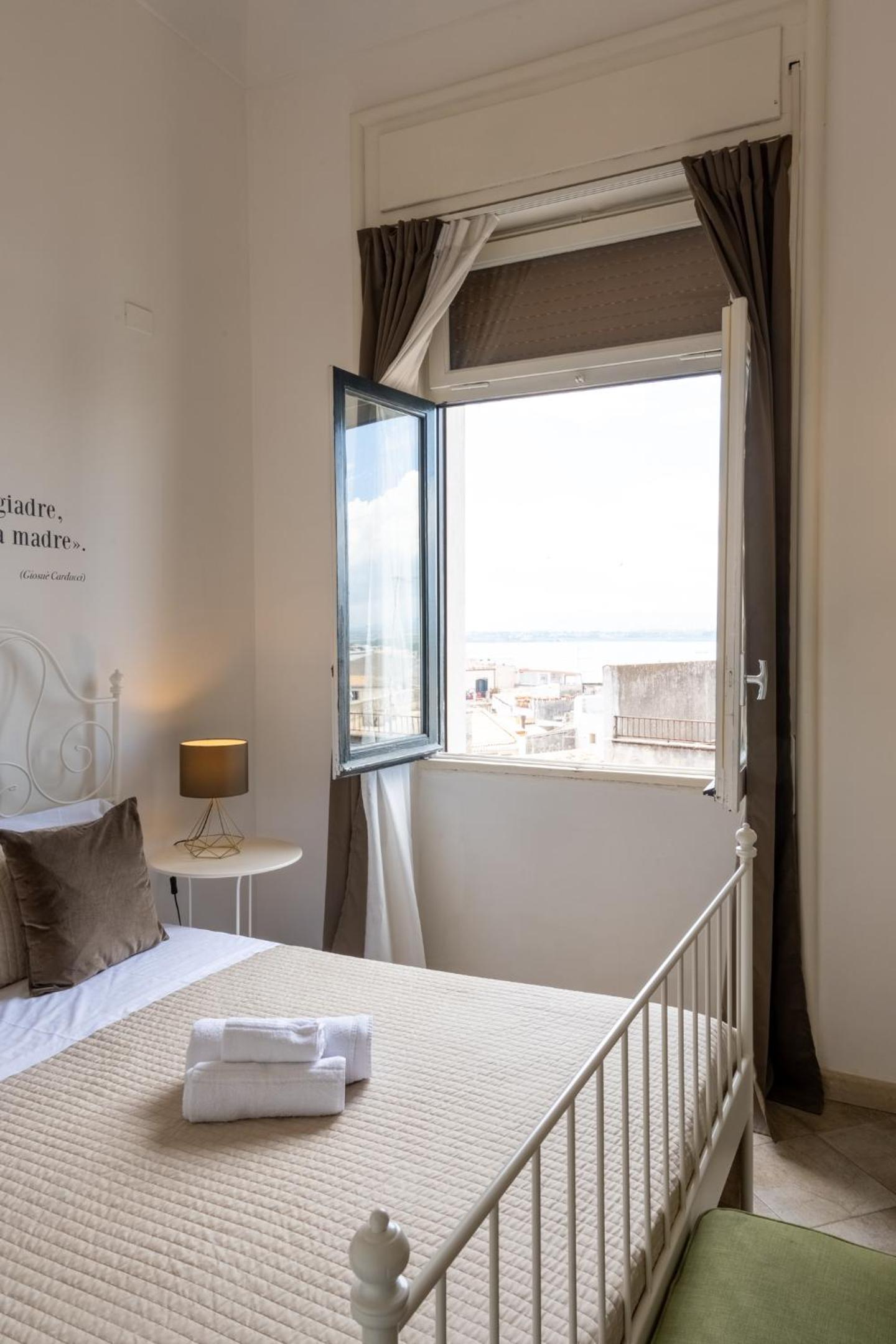 Double Room with Sea View - Photo 6