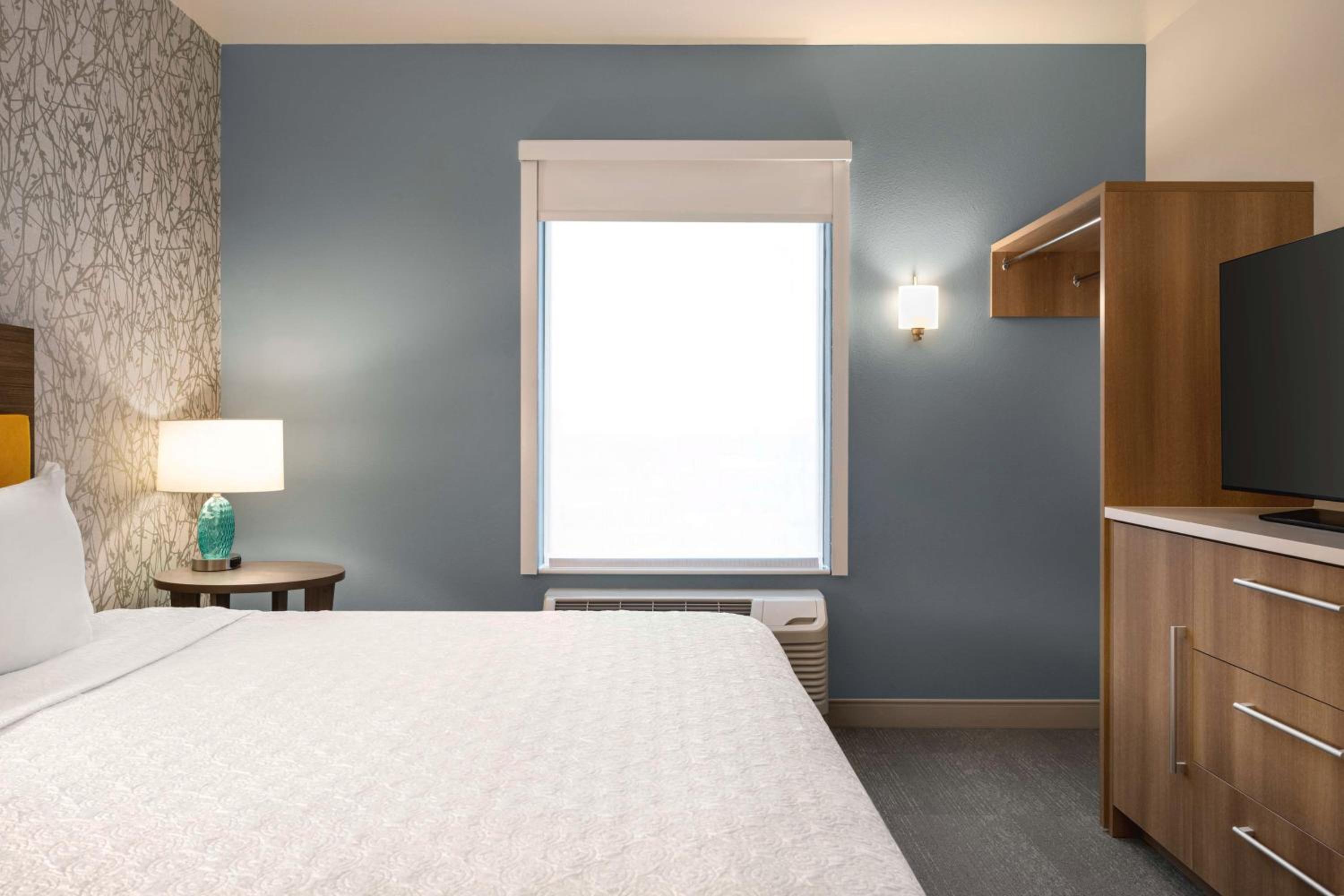 One-Bedroom King Suite - Photo 3