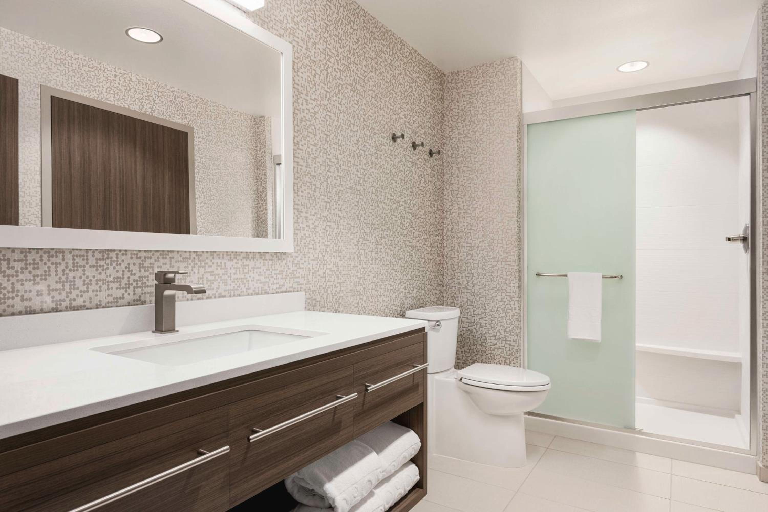 One-Bedroom King Suite - Photo 6