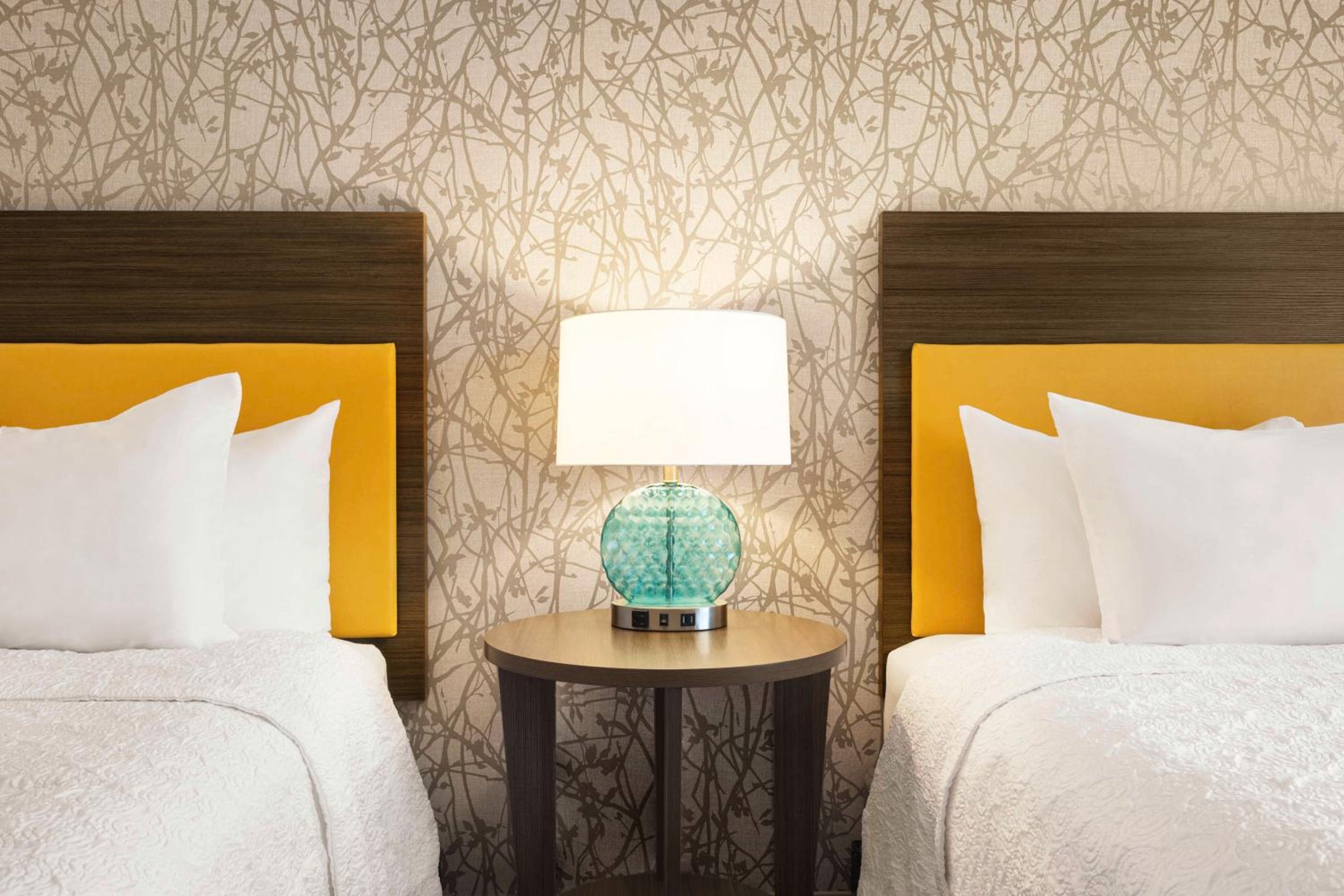 Studio Suite with Two Queen Beds - Photo 6