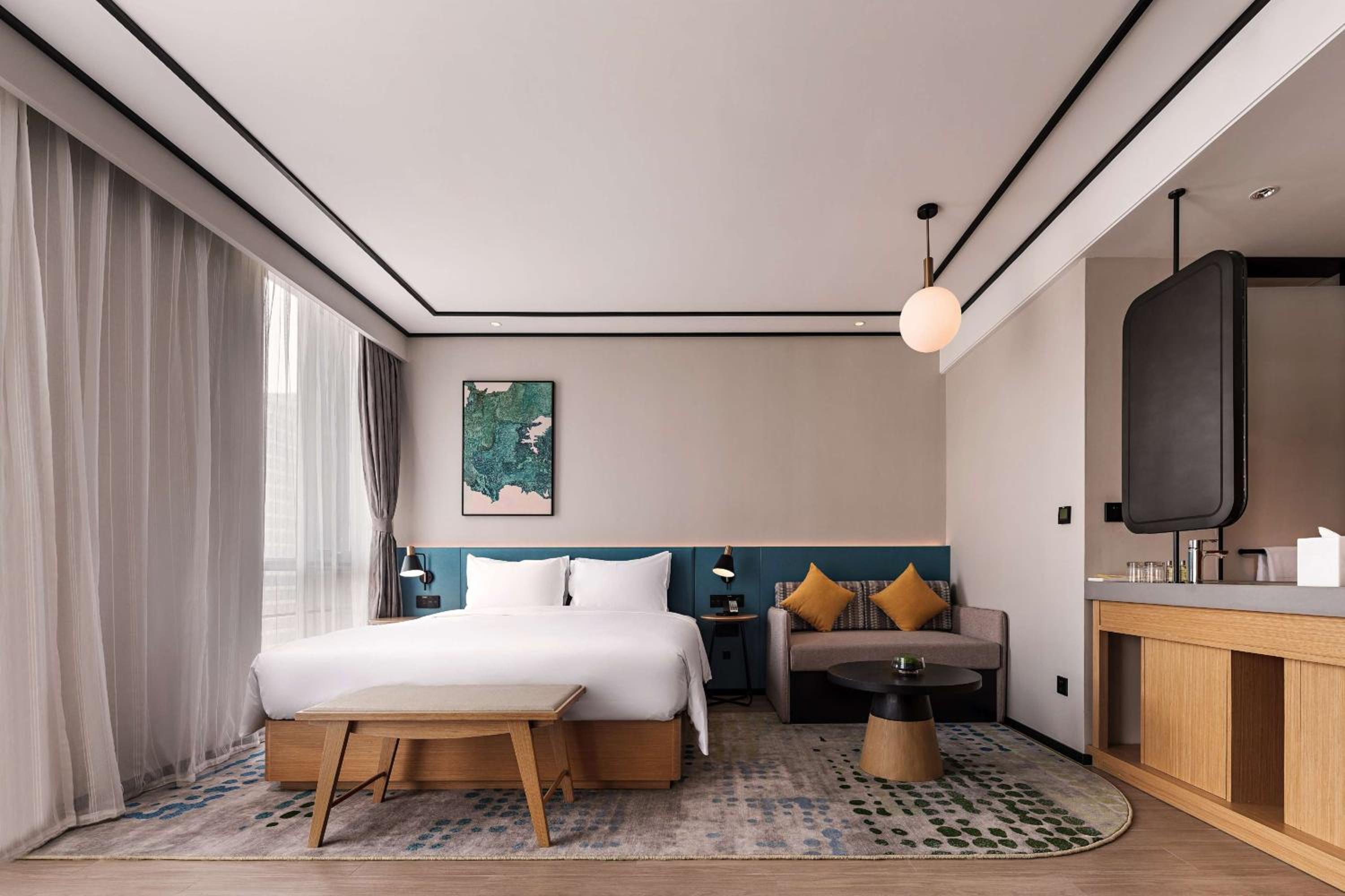 Deluxe King Room - Photo 3