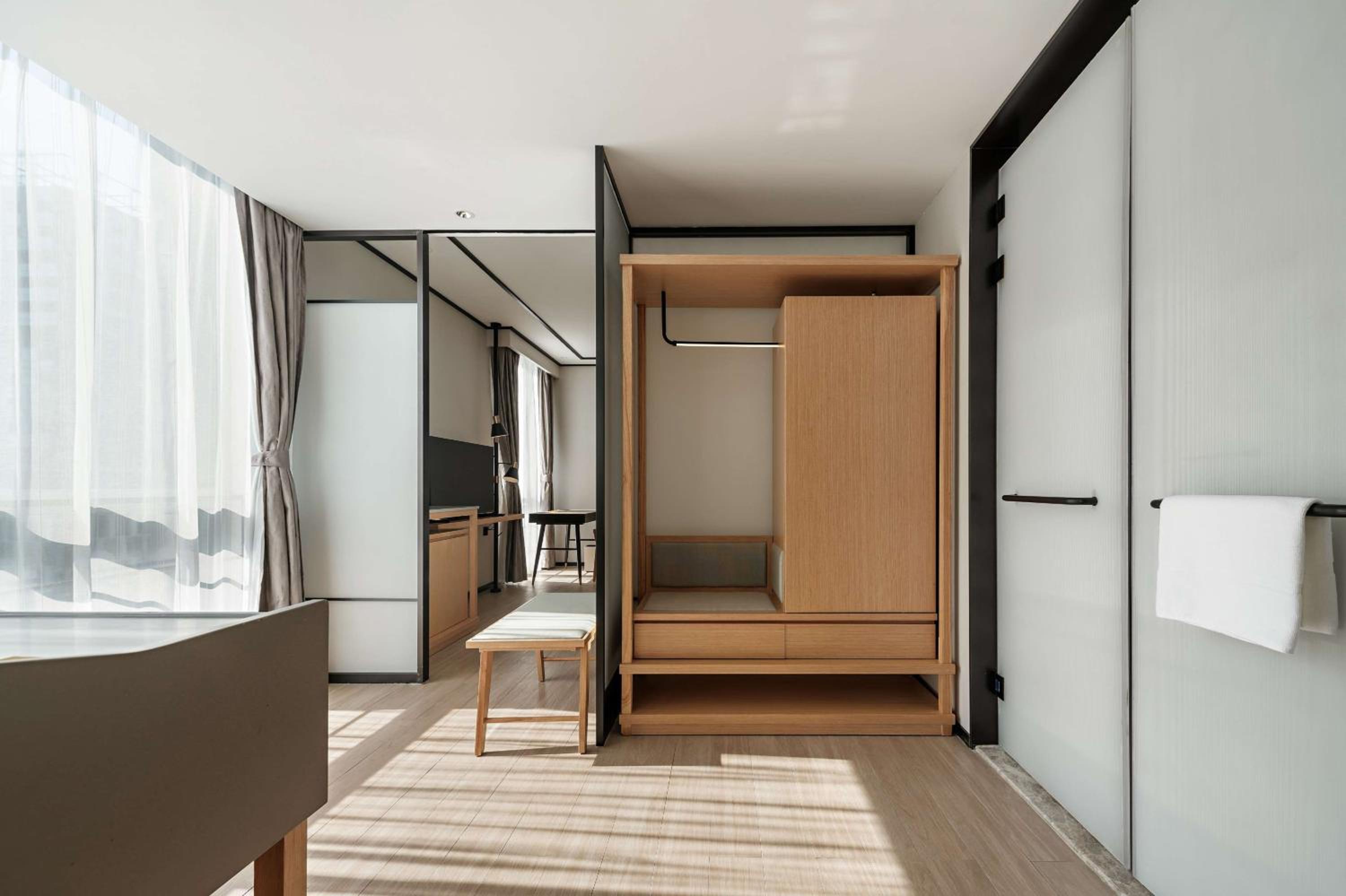King Guest Room - Photo 3