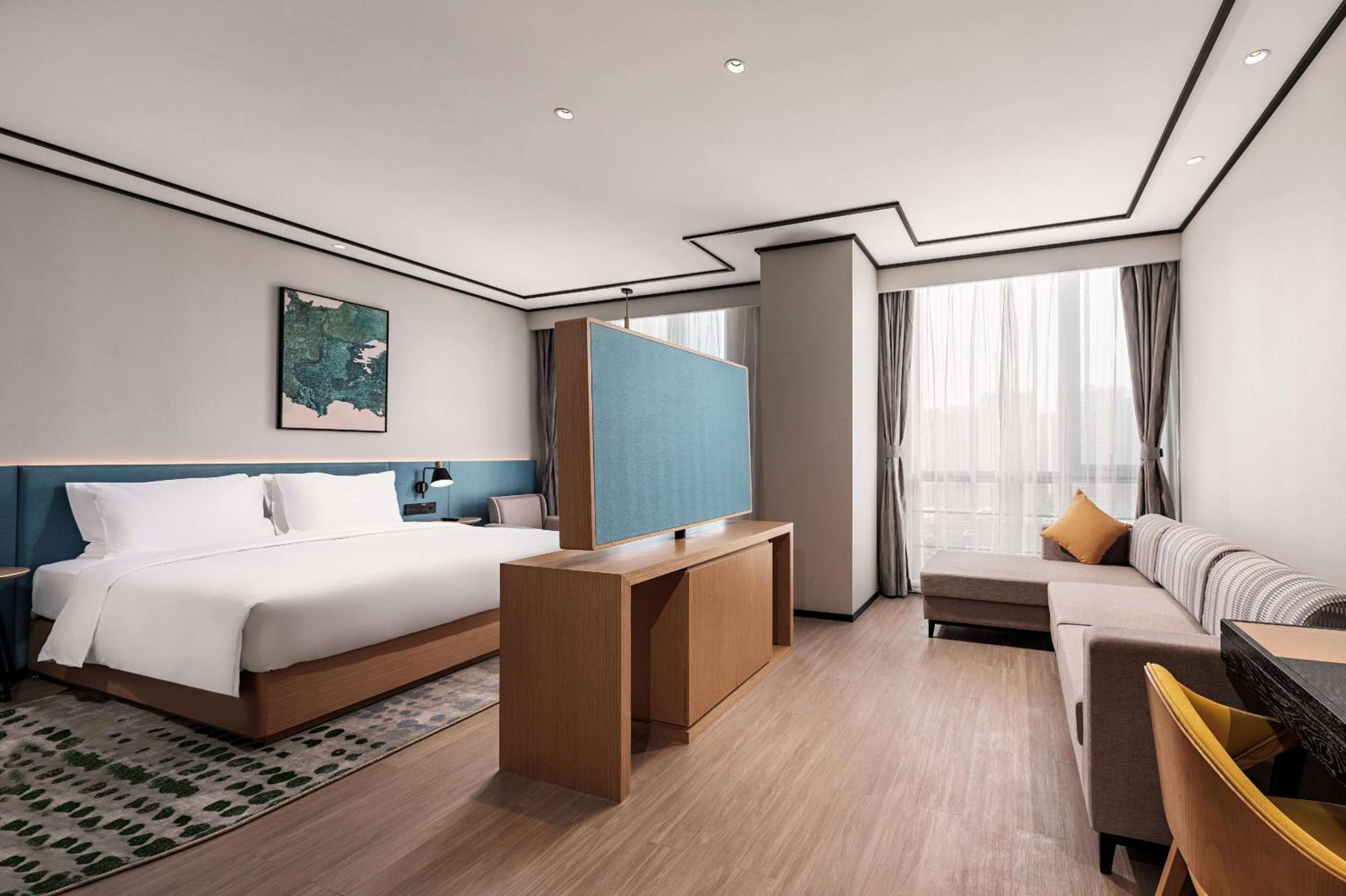 Deluxe King Room - Photo 1