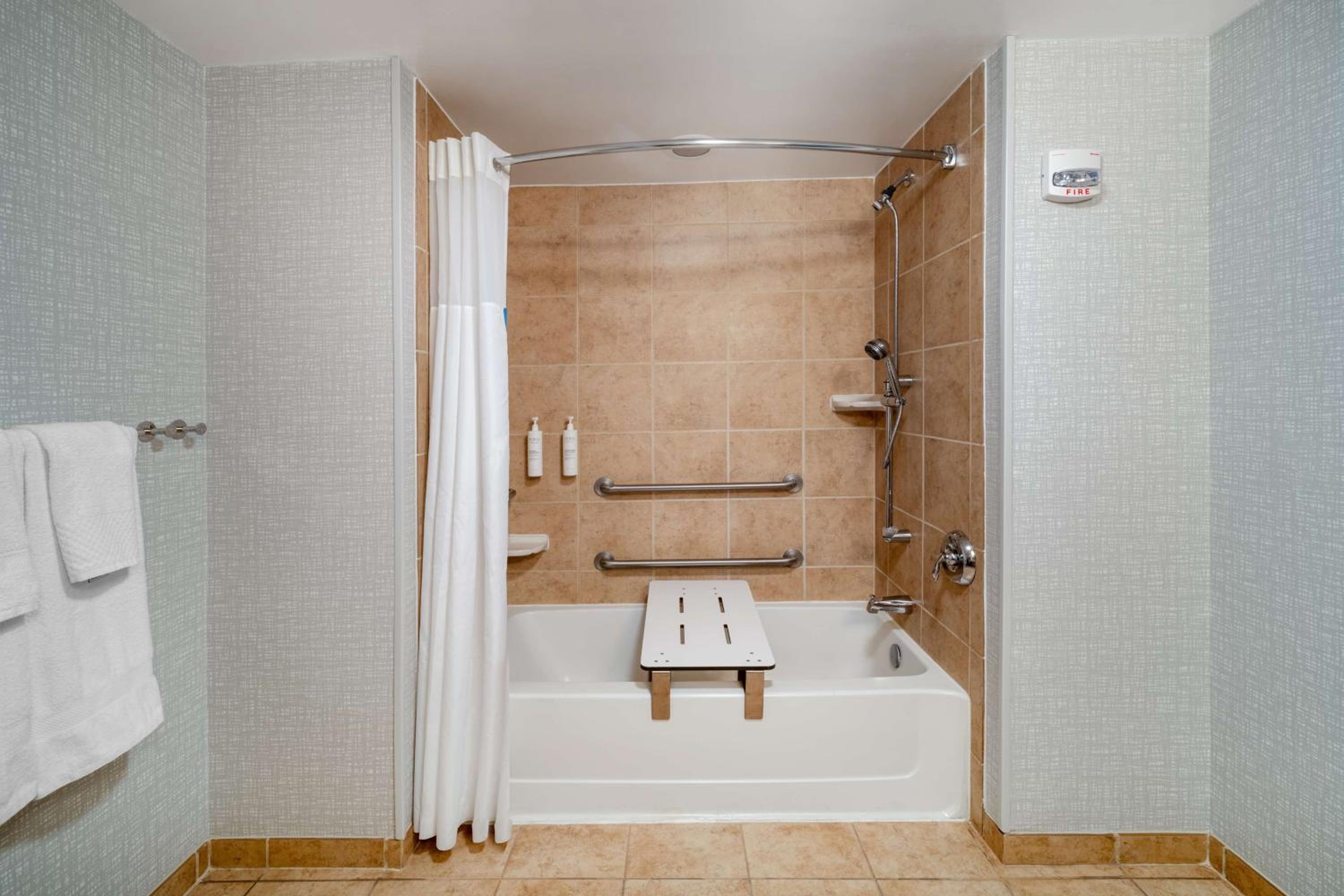 King Studio - Mobility and Hearing Access/Non-Smoking - Photo 2