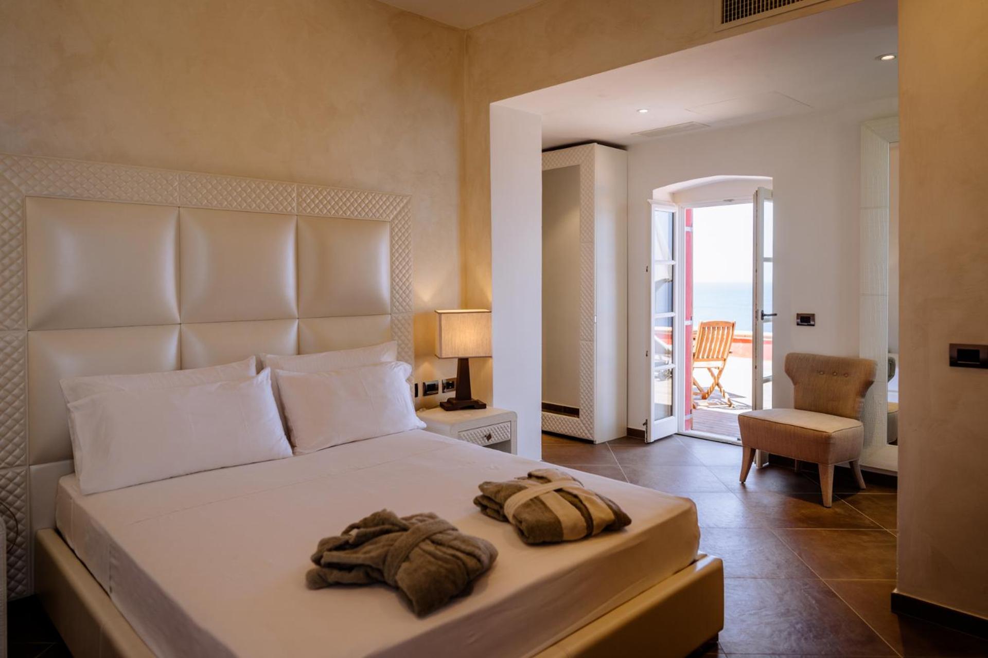 Suite with Terrace and Sea View