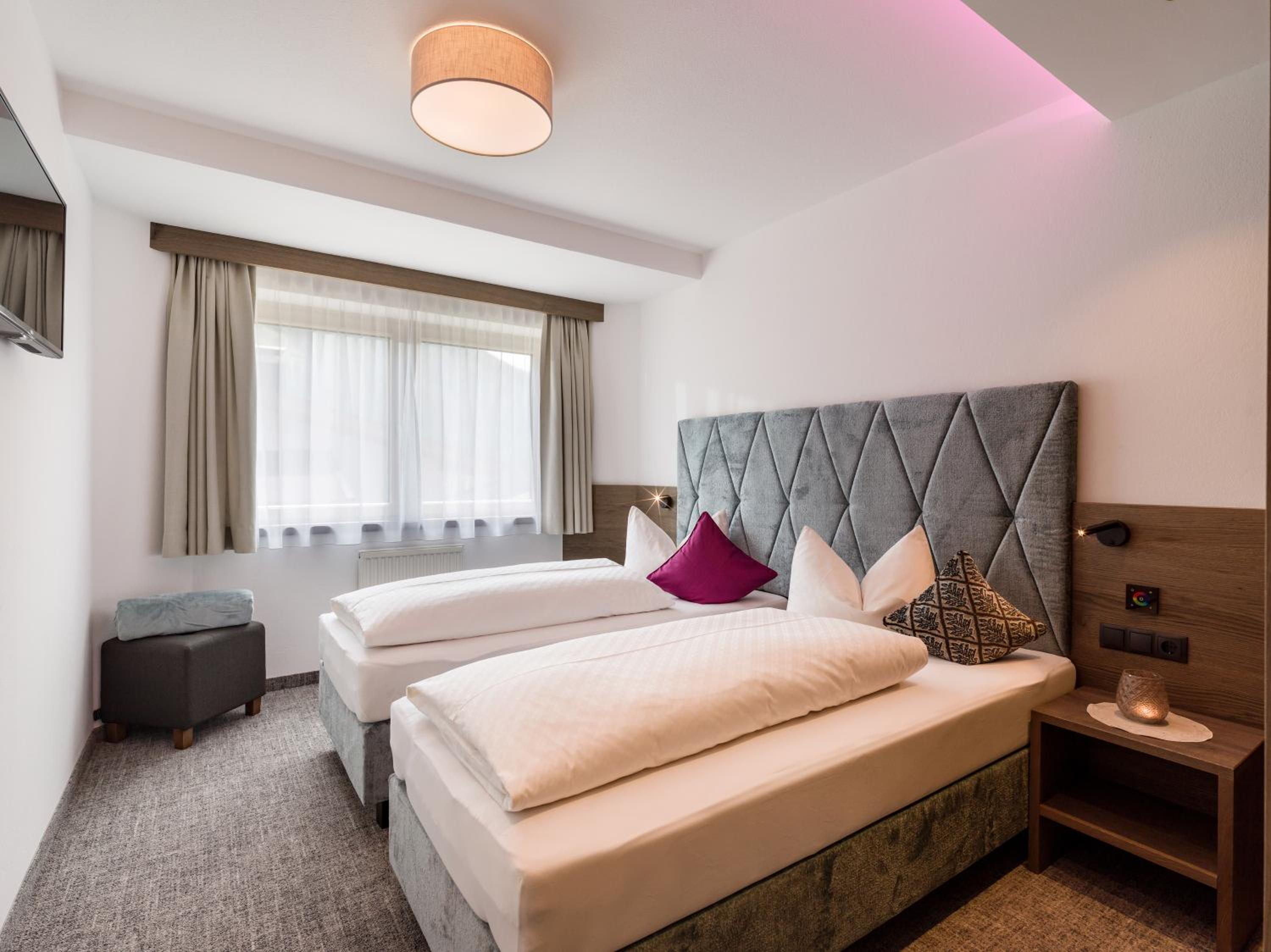 Two-Bedroom Deluxe Apartment with Balcony photo 3
