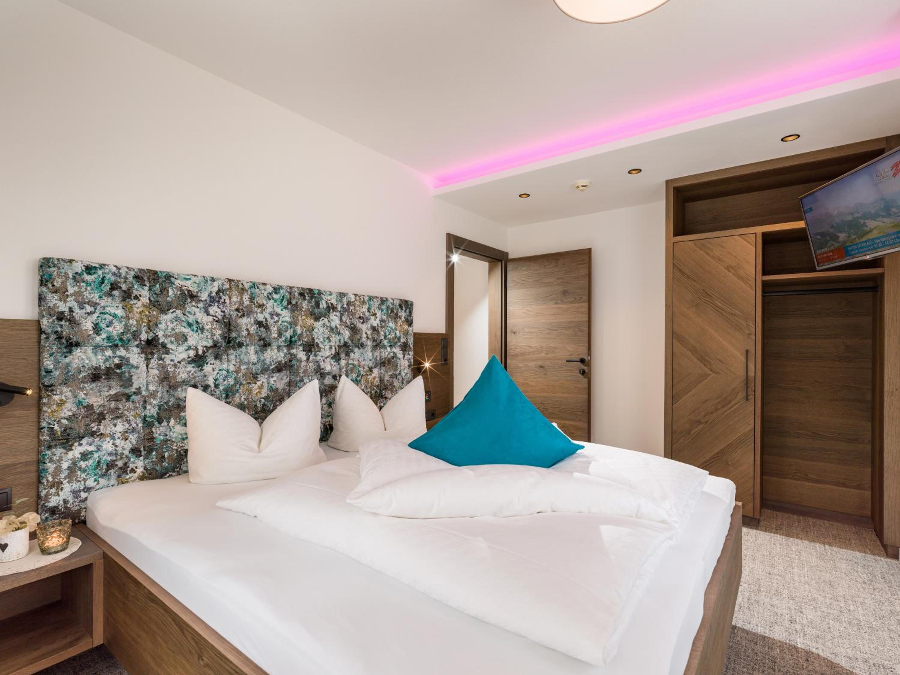 Two-Bedroom Deluxe Apartment with Balcony photo 1