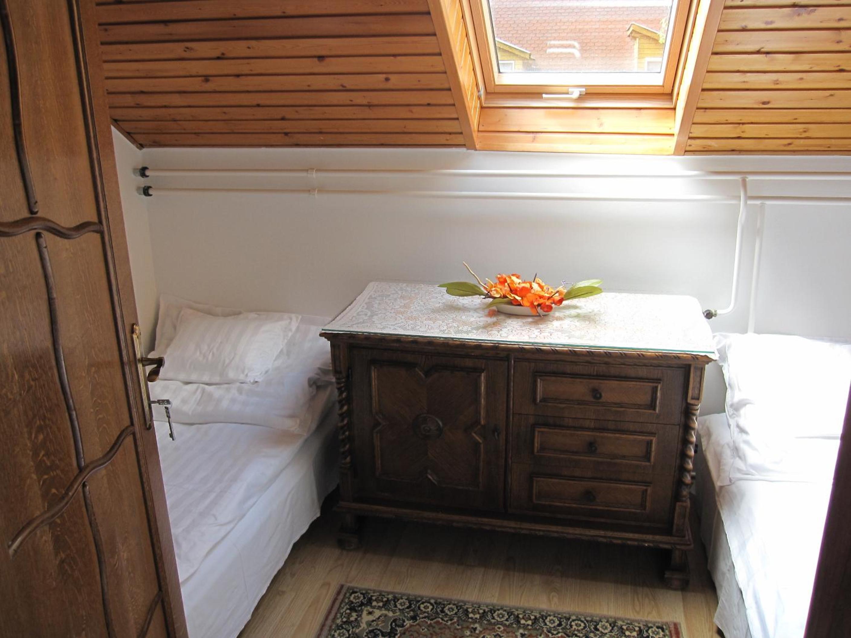 Three-Bedroom Apartment with Balcony photo 3
