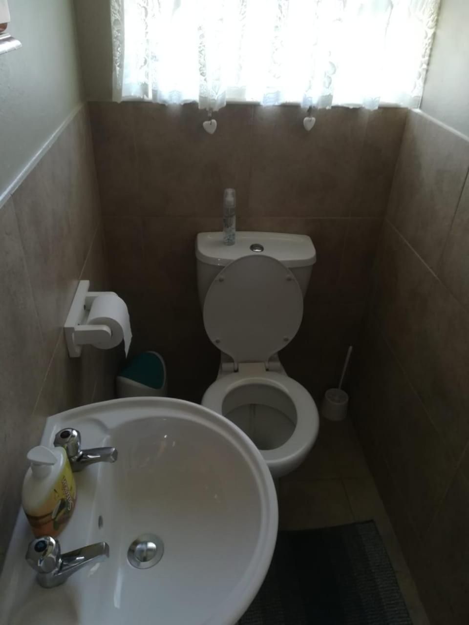 Four-Bedroom House - Photo 10