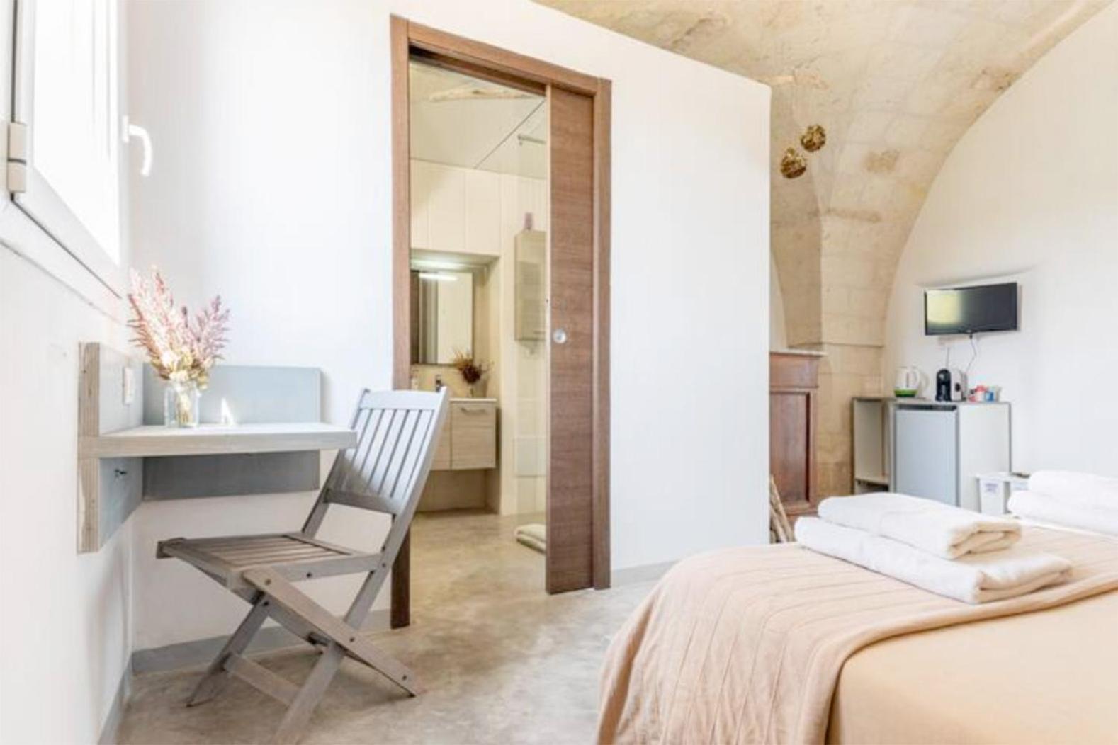Large Double Room photo 1