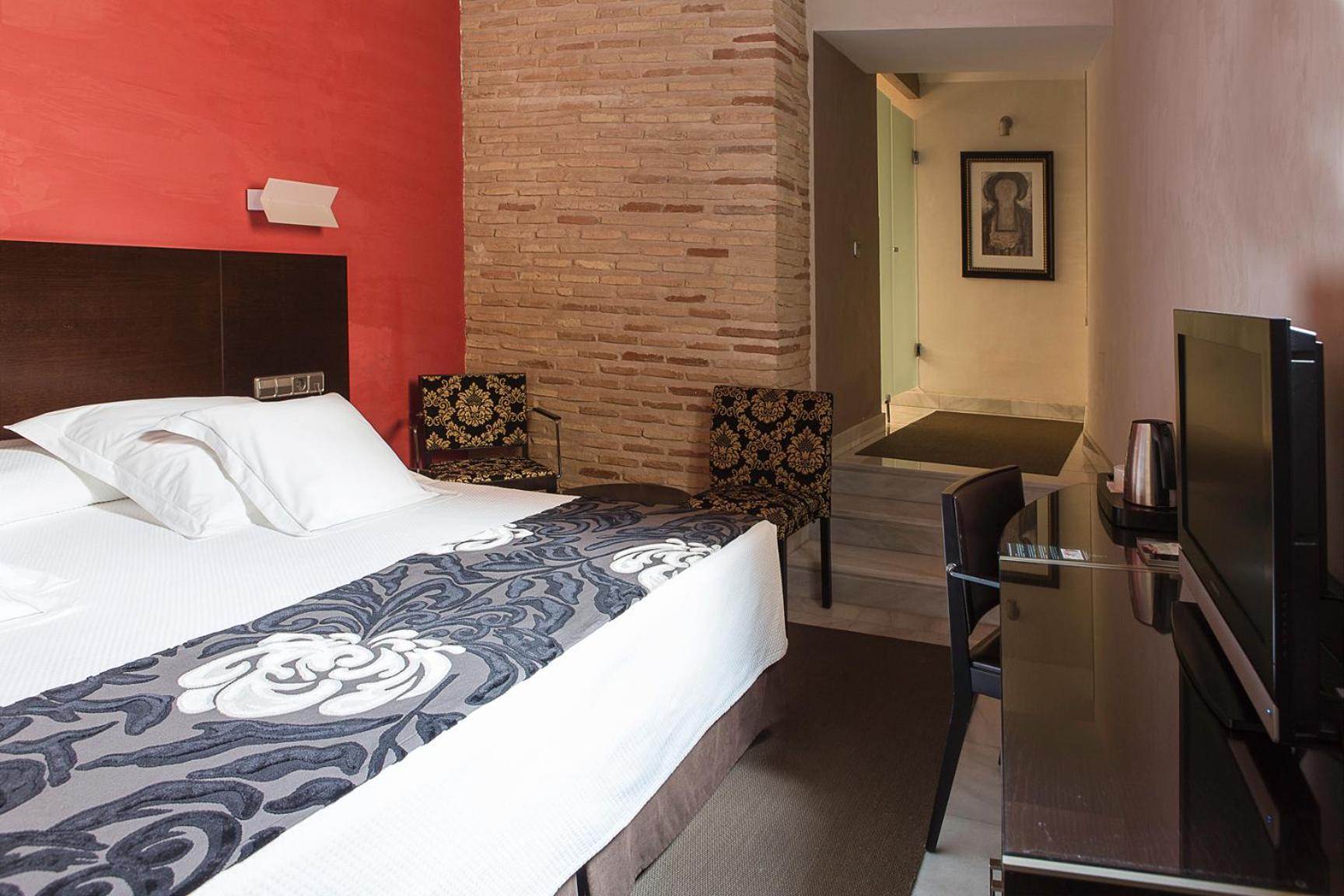 Deluxe Room - Photo 6