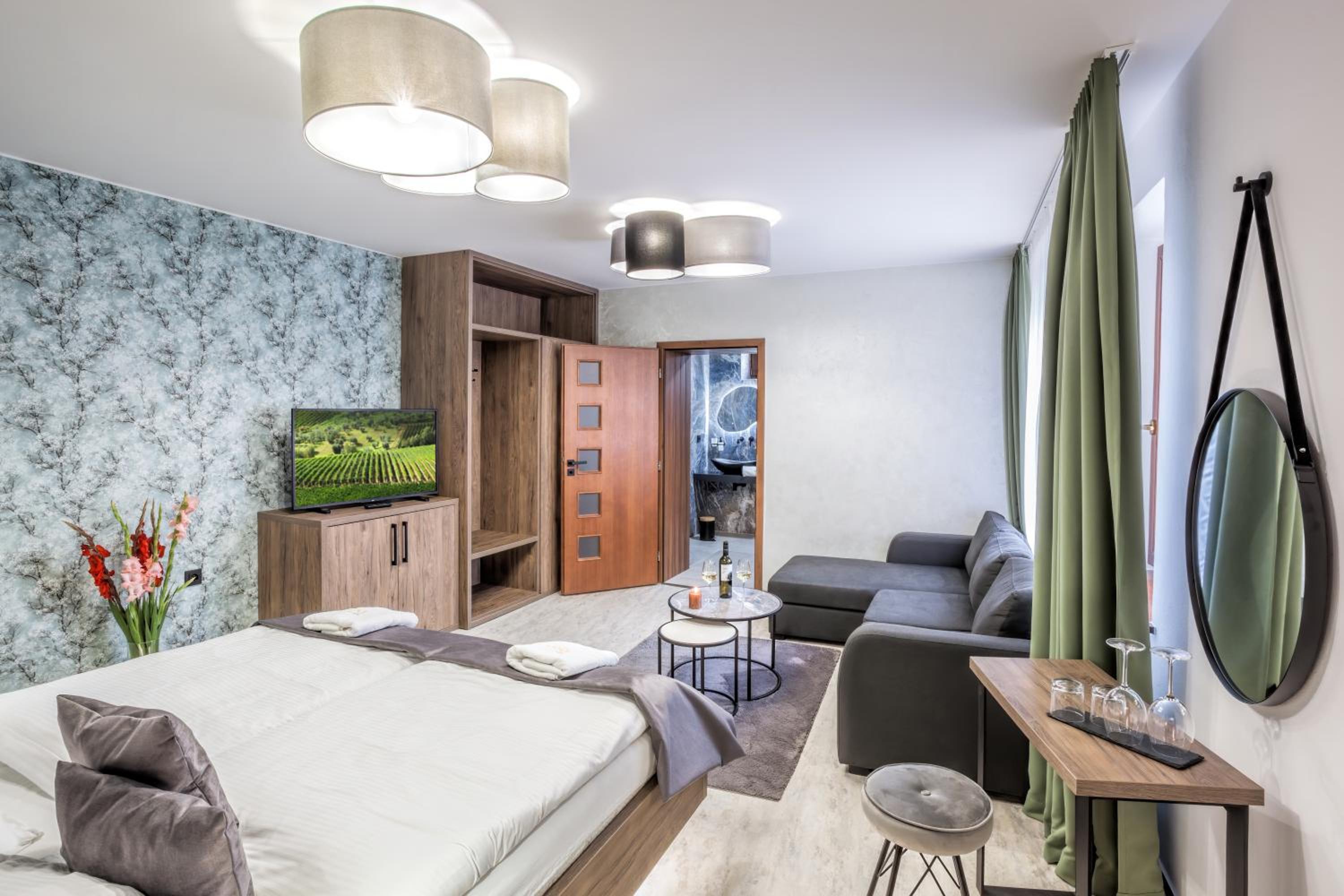 Standard Double Room - Photo 10