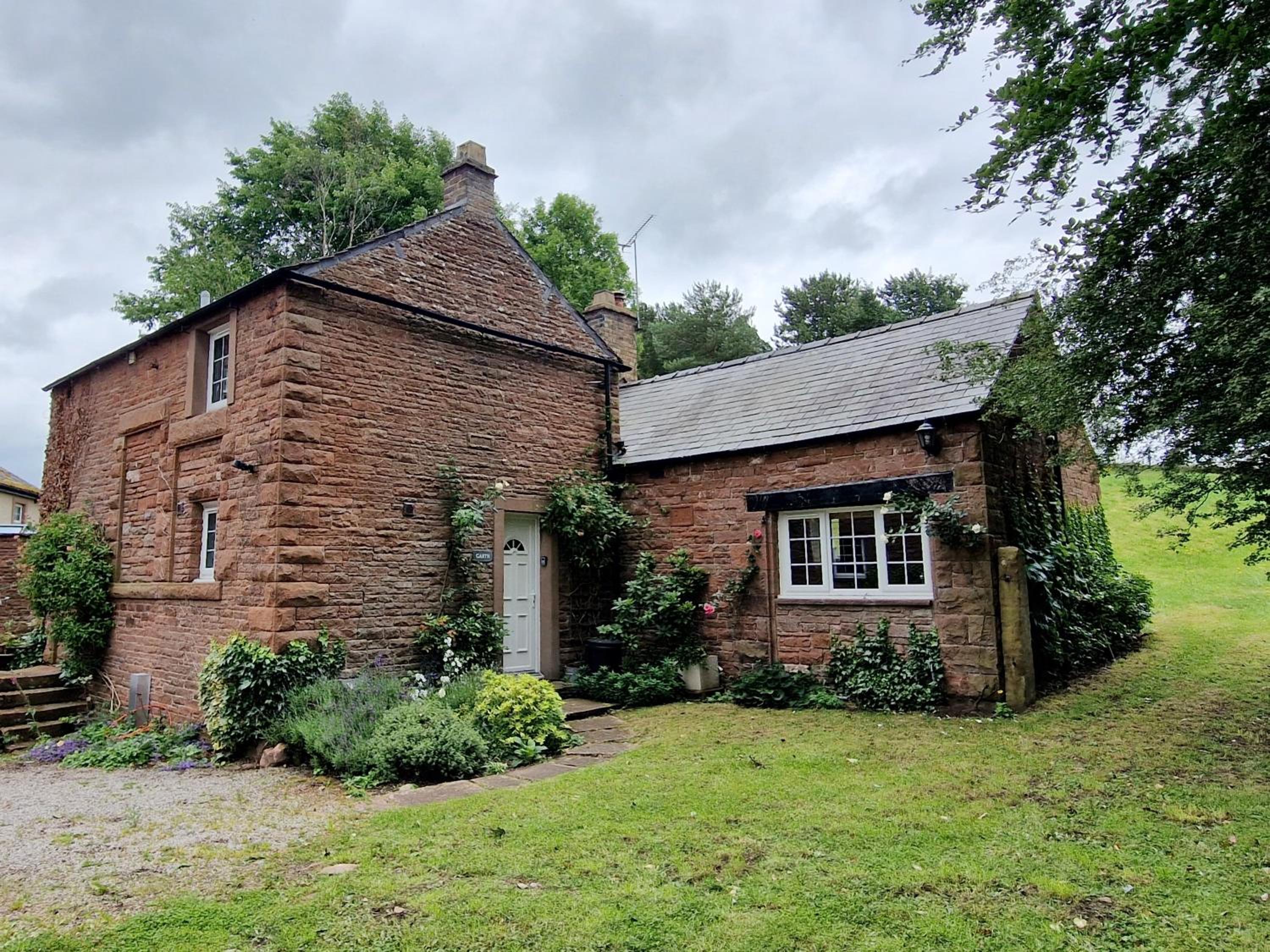 Four-Bedroom House photo 2