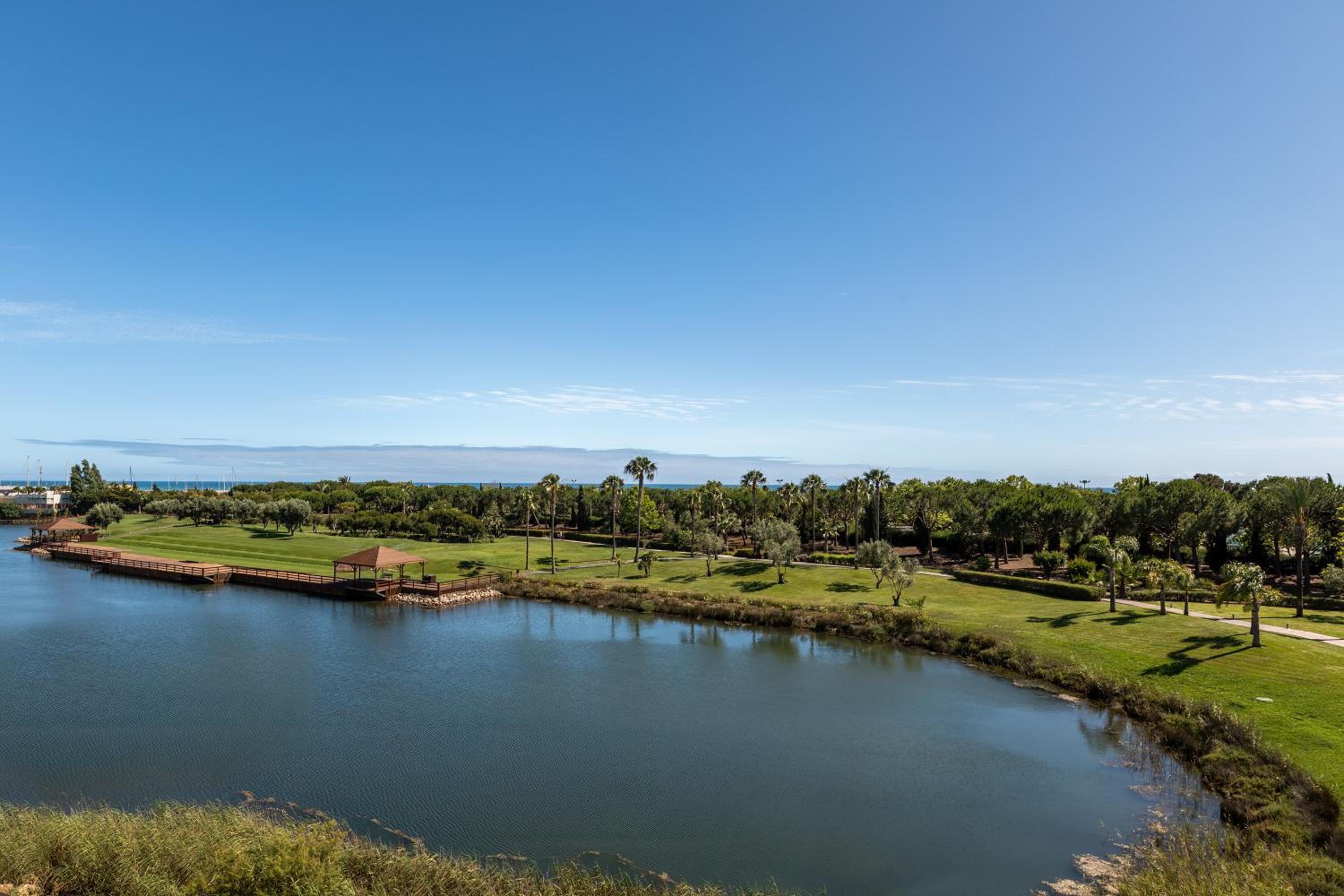 Emerald Retreat - Photo 2