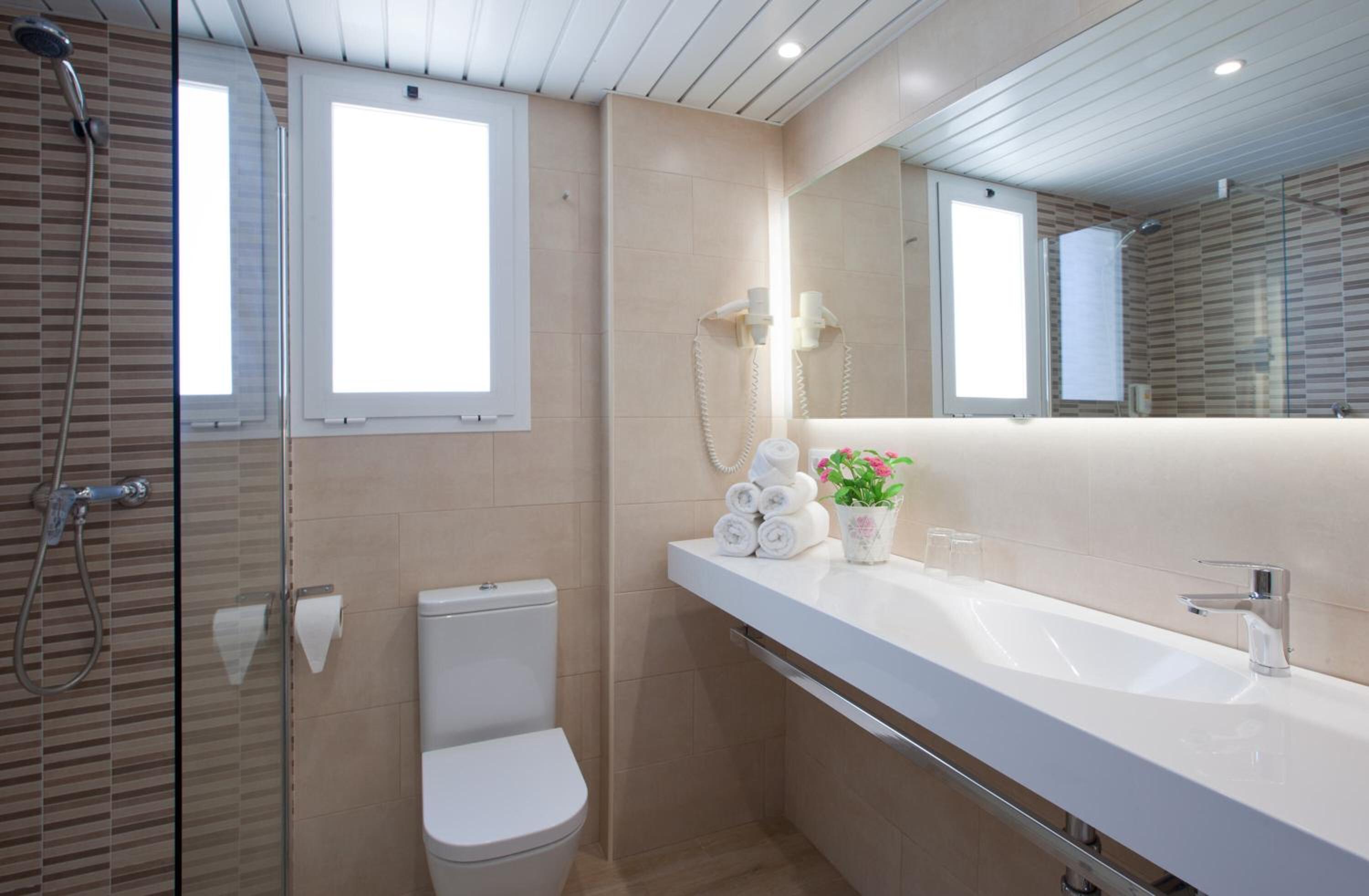 Triple Room with Pool View photo 3