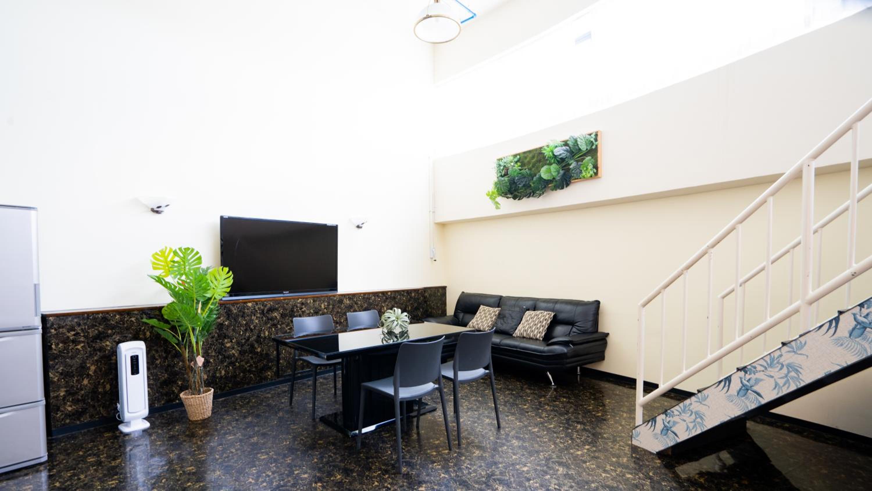 Large Twin Room - Non-smoking