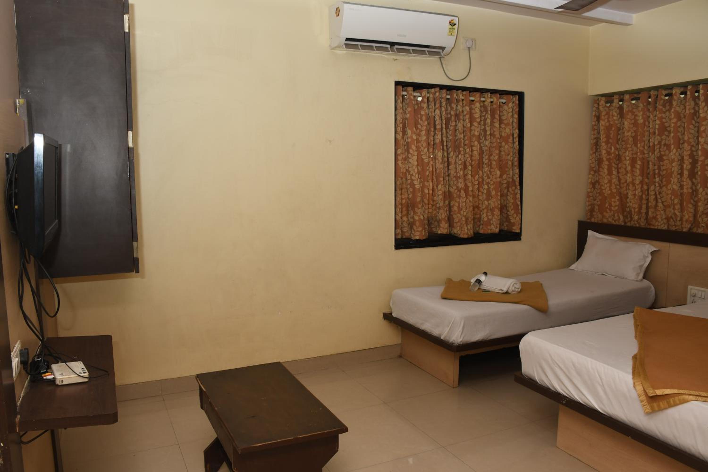 Standard Triple Room Non AC photo 3