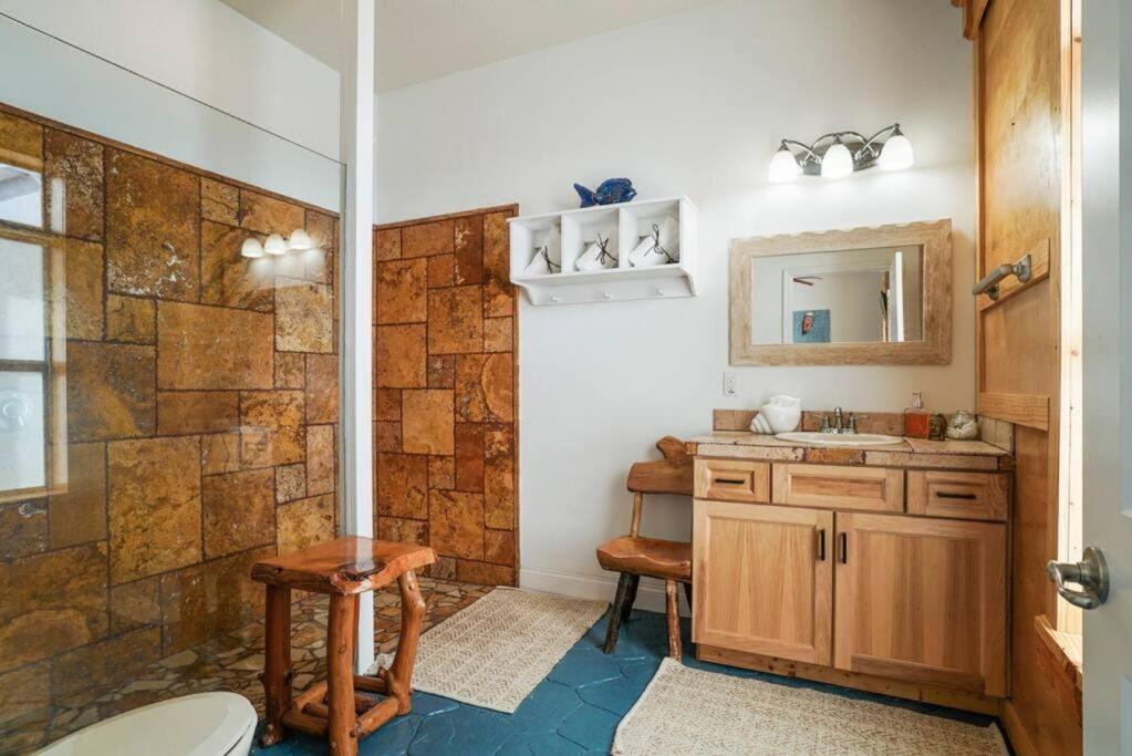 Three-Bedroom House photo 3