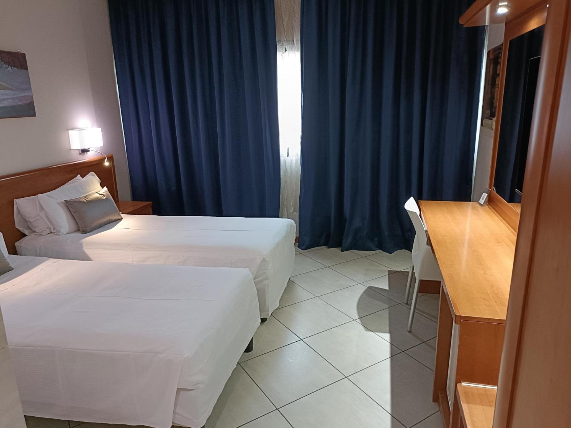 Twin Room - Photo 1