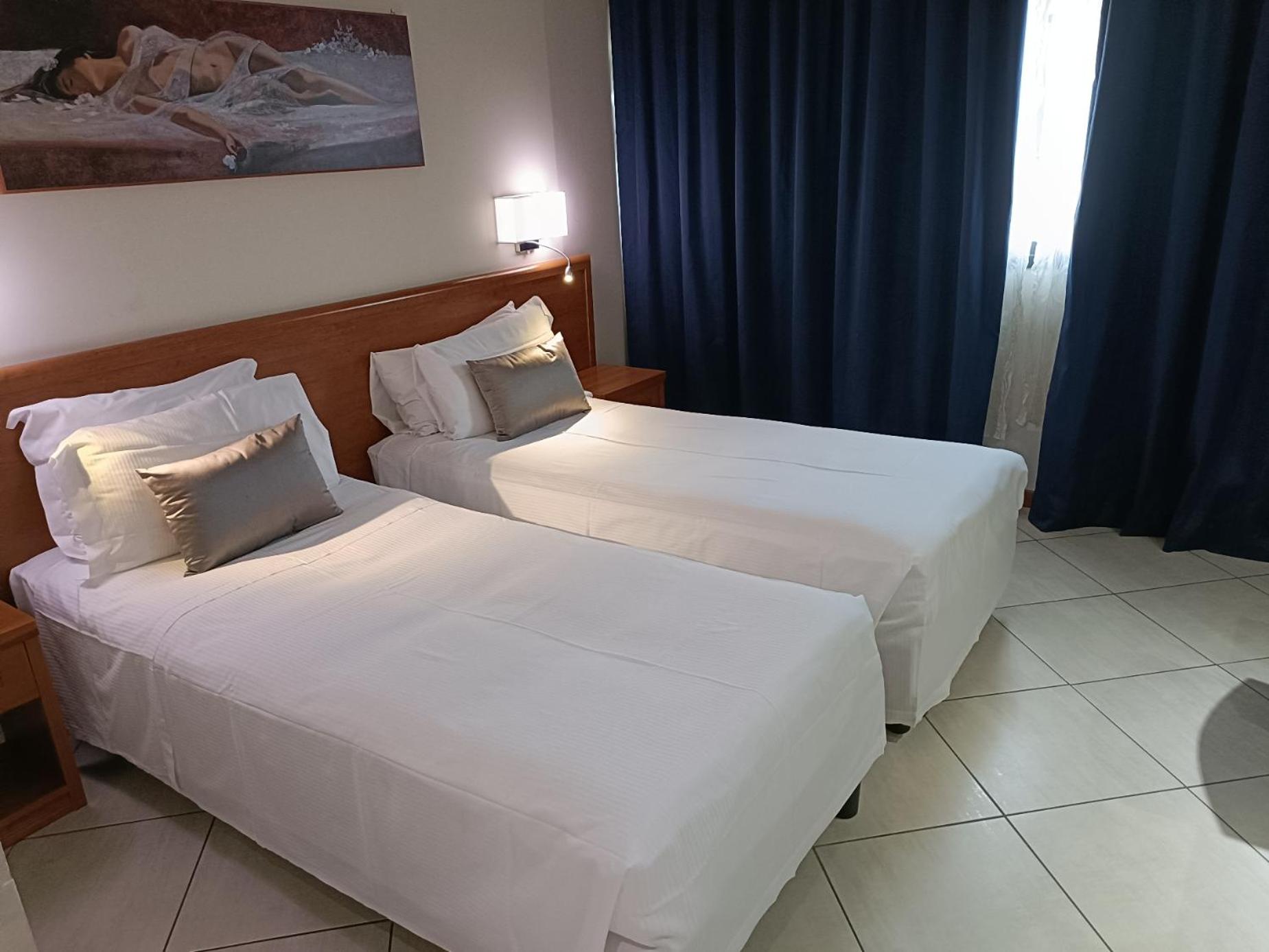 Twin Room - Photo 4