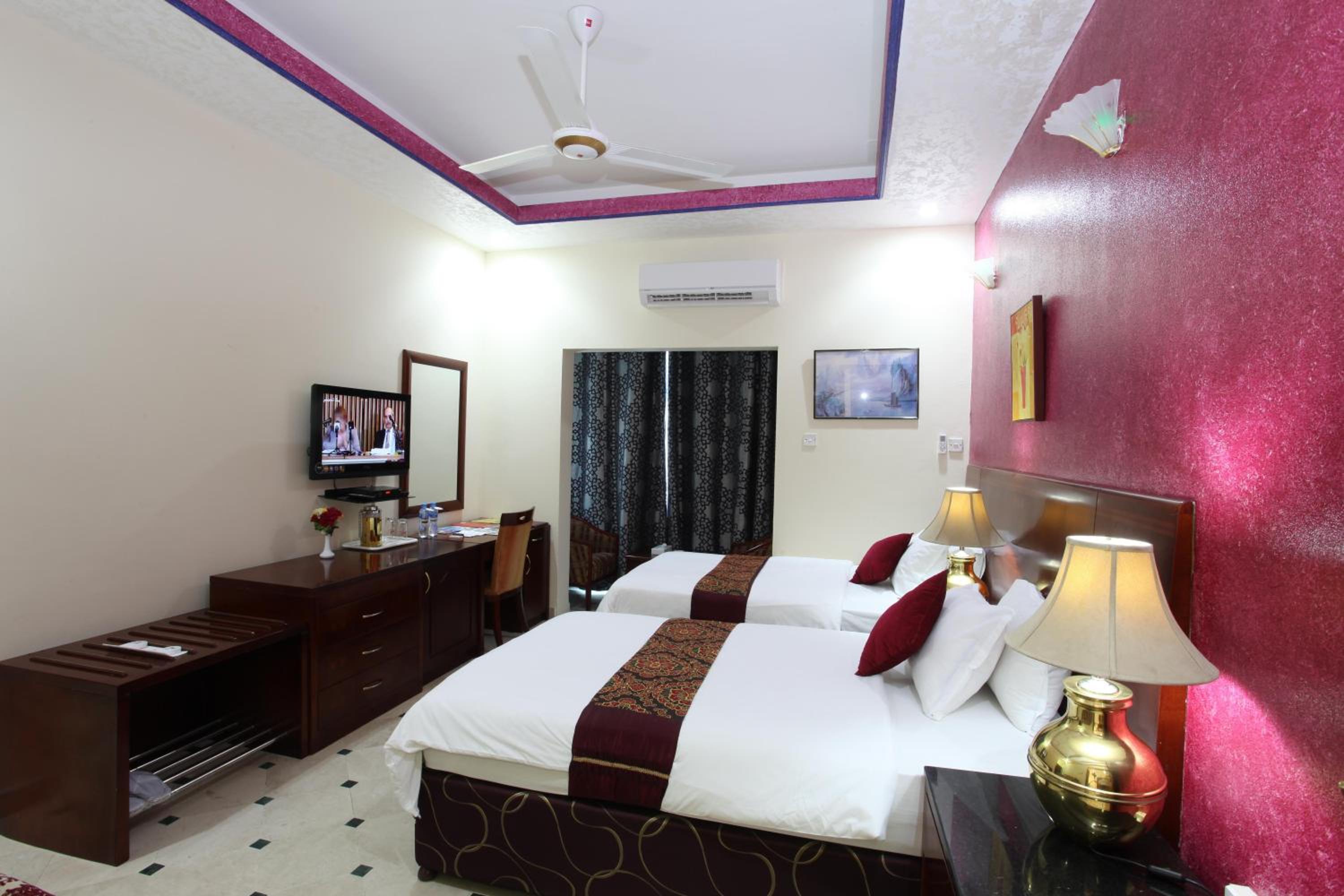 Standard Twin Room - Photo 5