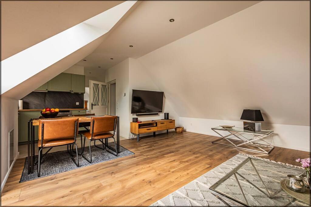 Three-Bedroom House photo 3