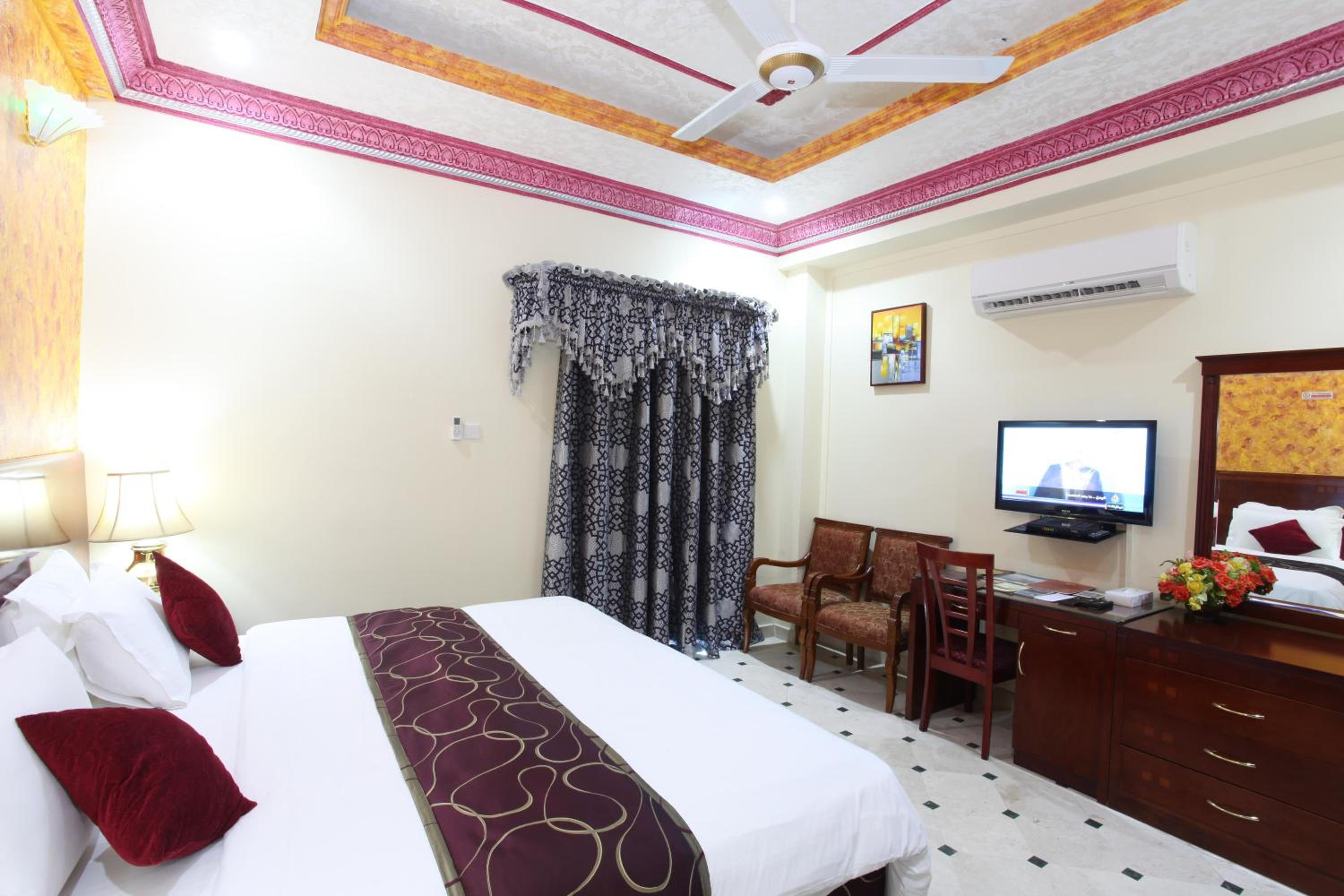 Standard King Room - Photo 3