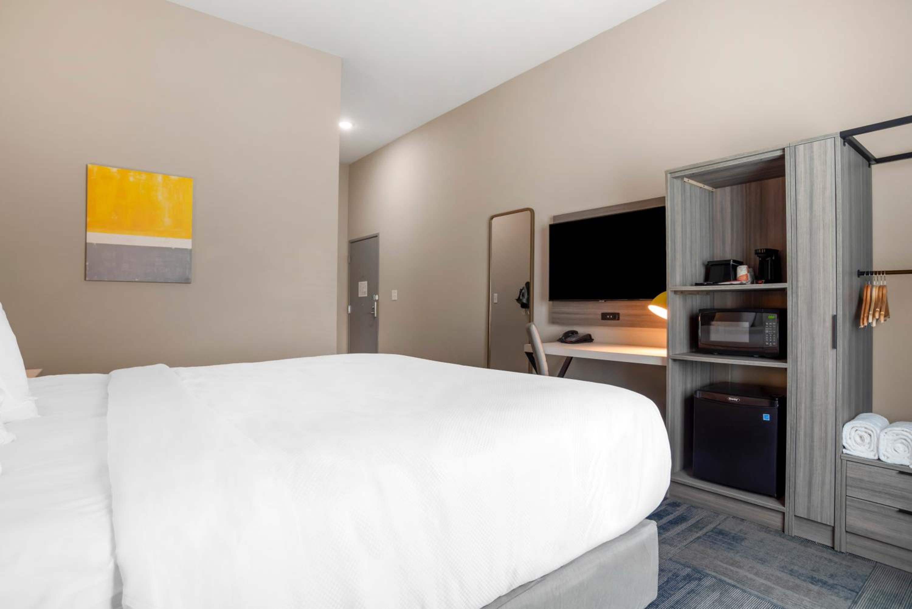 King Room - Non Smoking - Photo 4