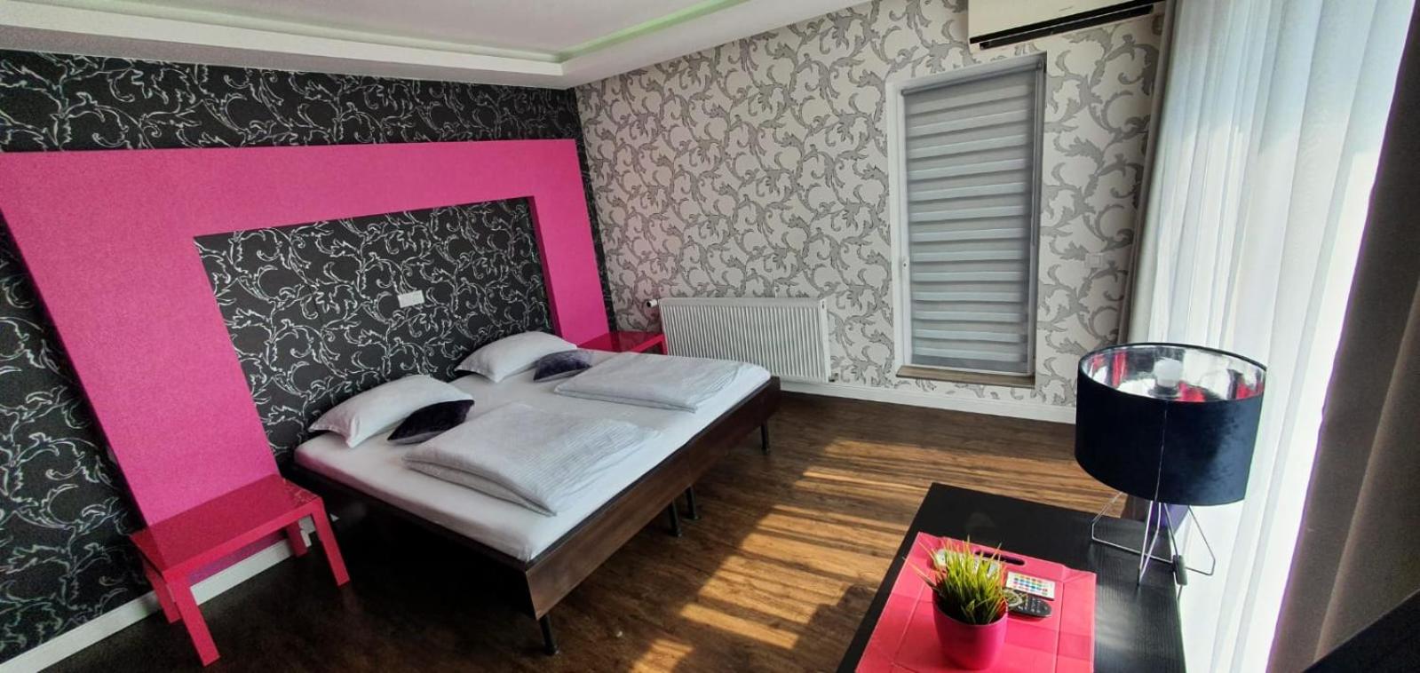 Double Room with Balcony - Photo 14