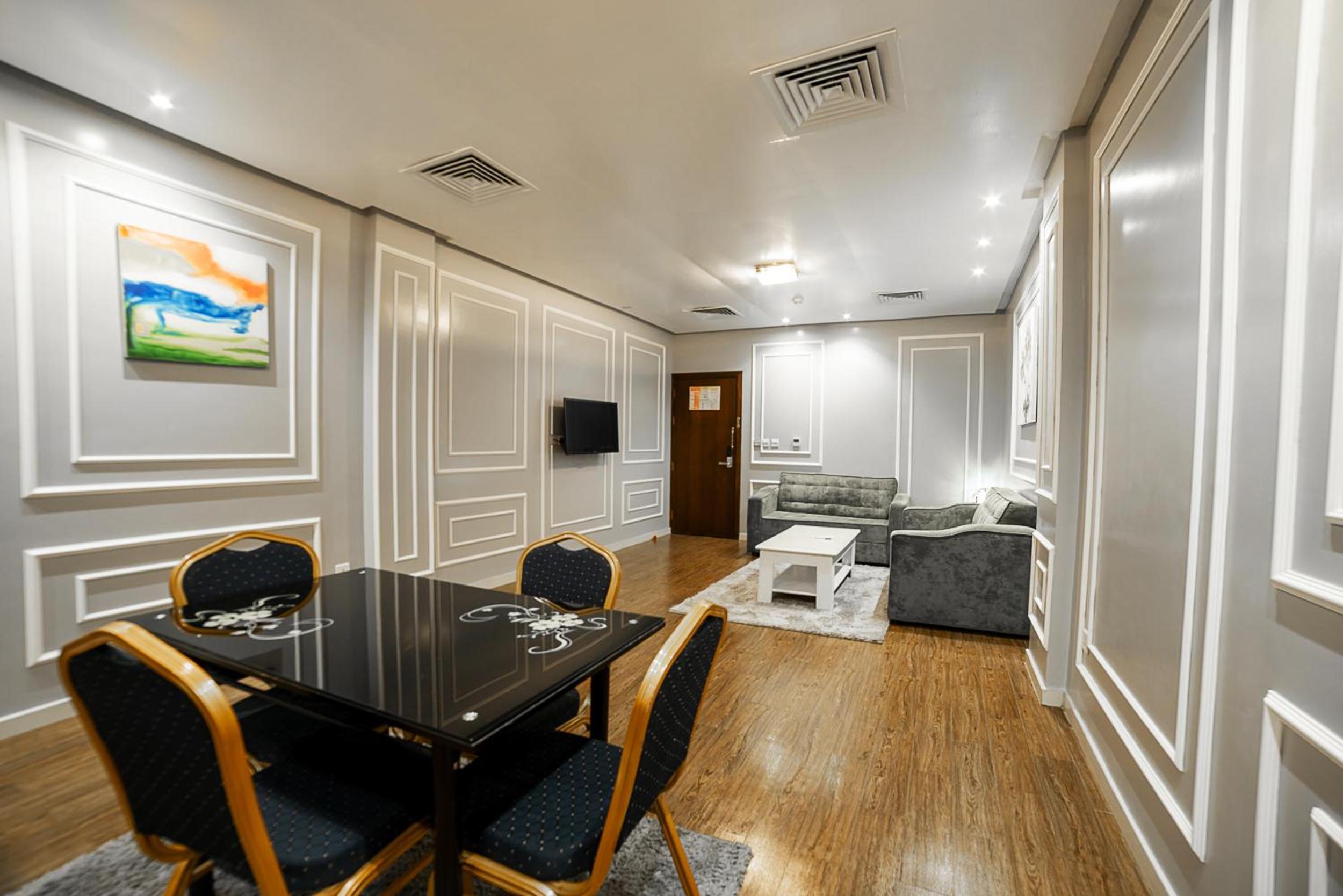 Deluxe Suite Partial Sea View  photo 3