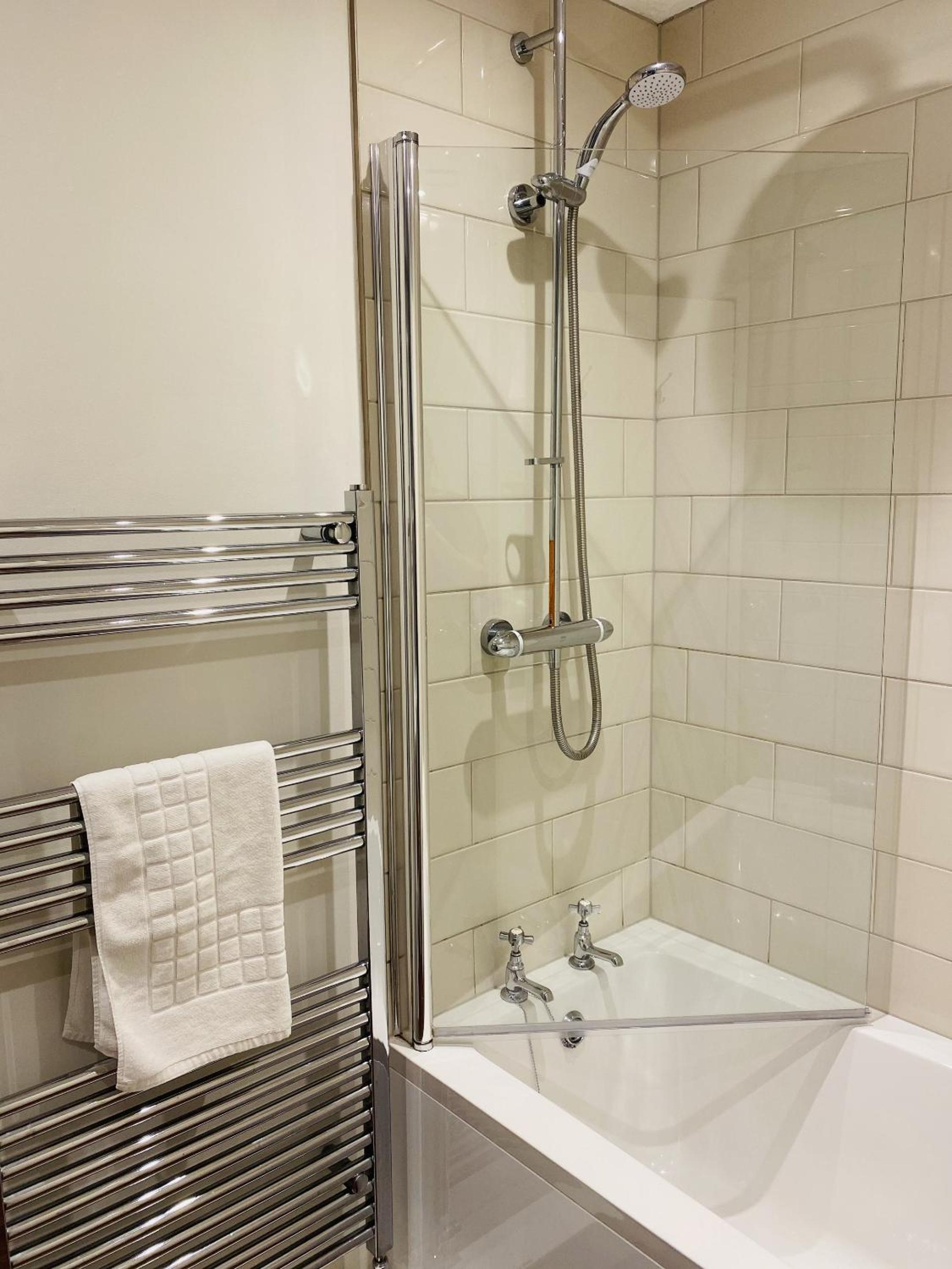 Double Room with Private Bathroom photo 3