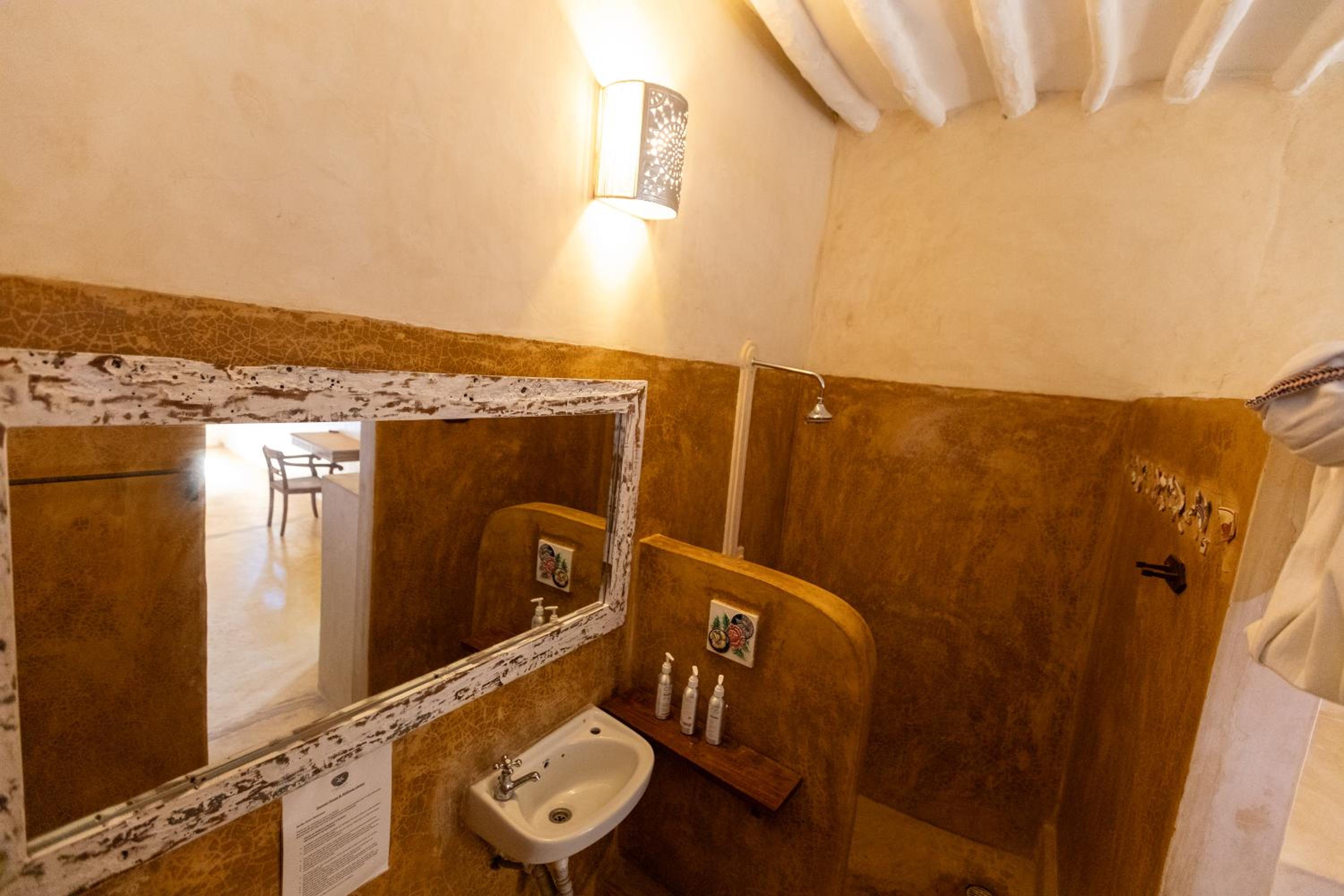 Double Room with Extra Bed - Photo 12