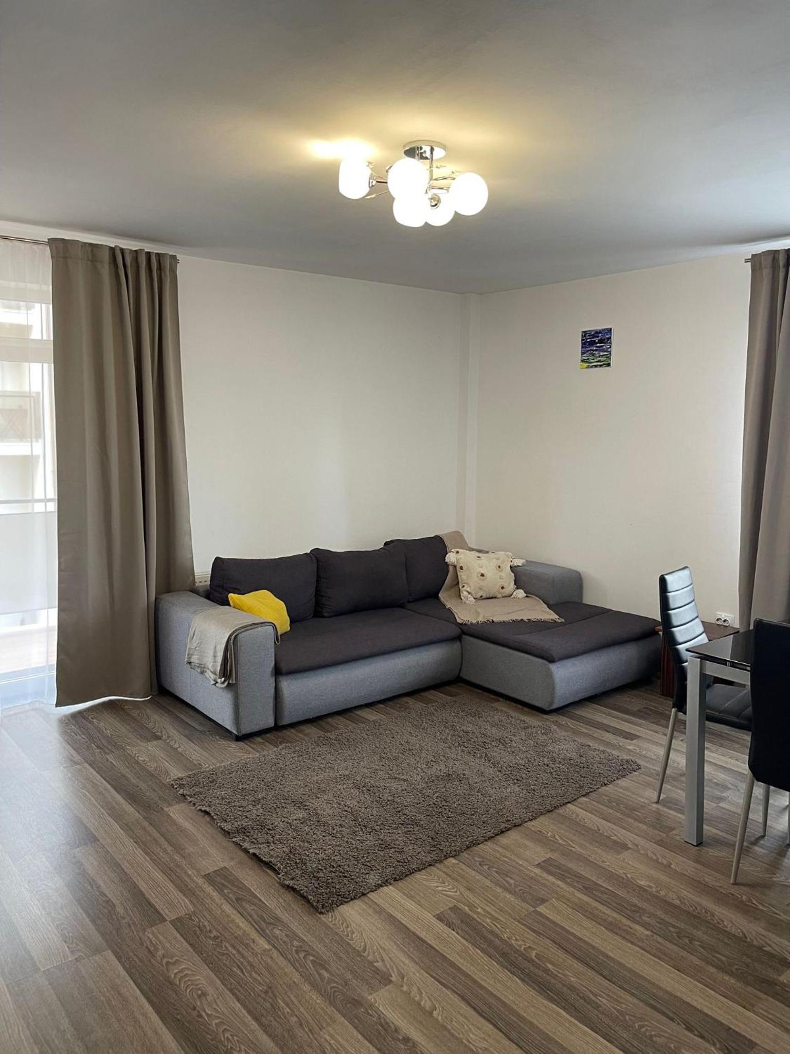 One-Bedroom Apartment photo 1