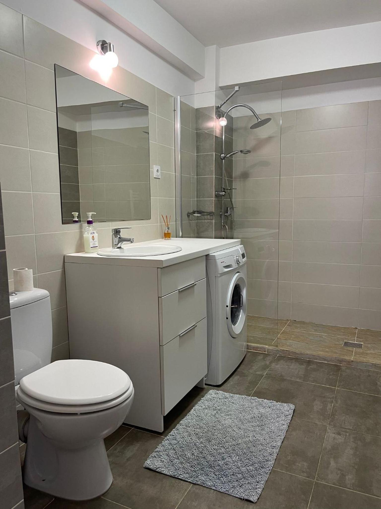 One-Bedroom Apartment photo 2
