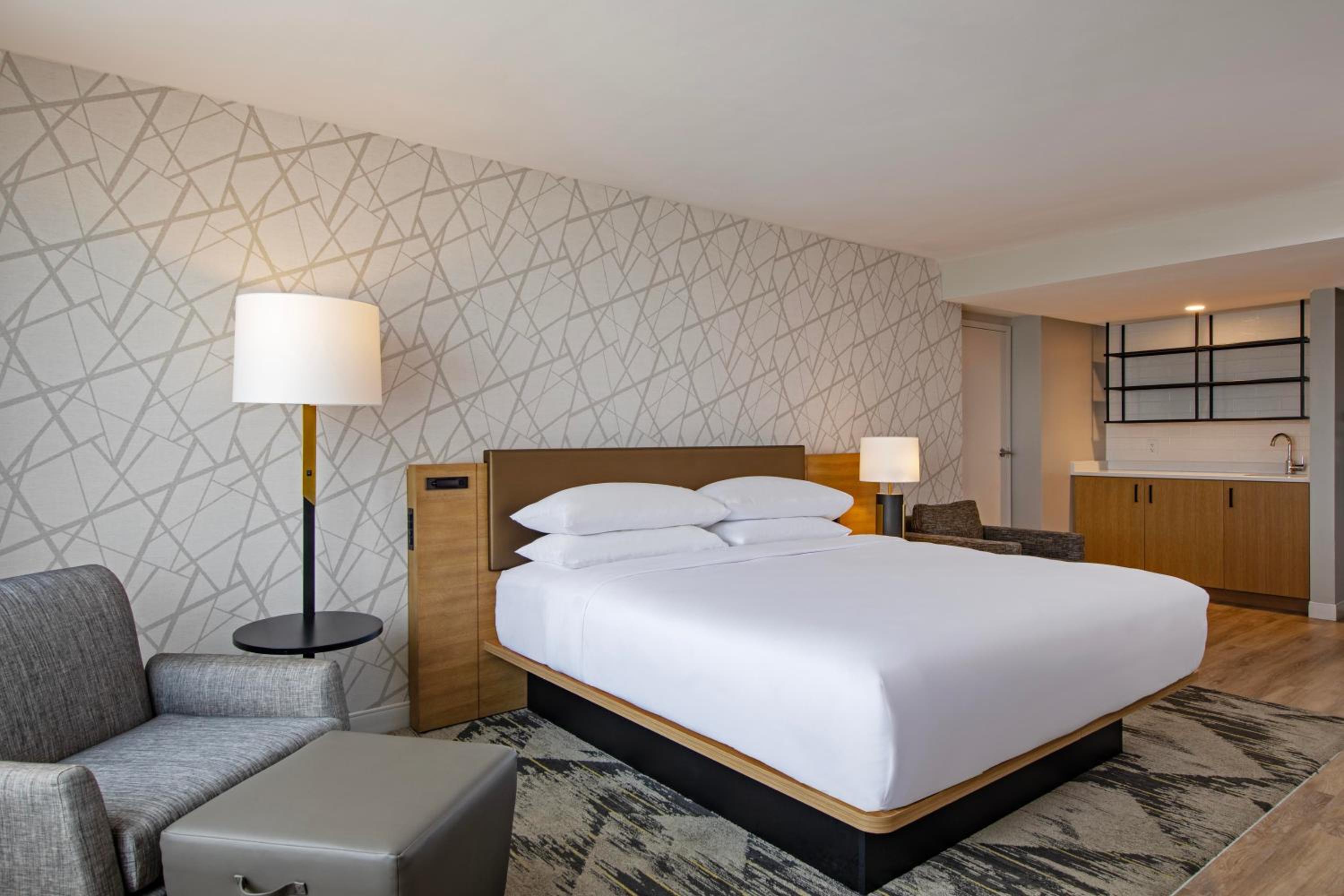 Larger Guest room, 1 King