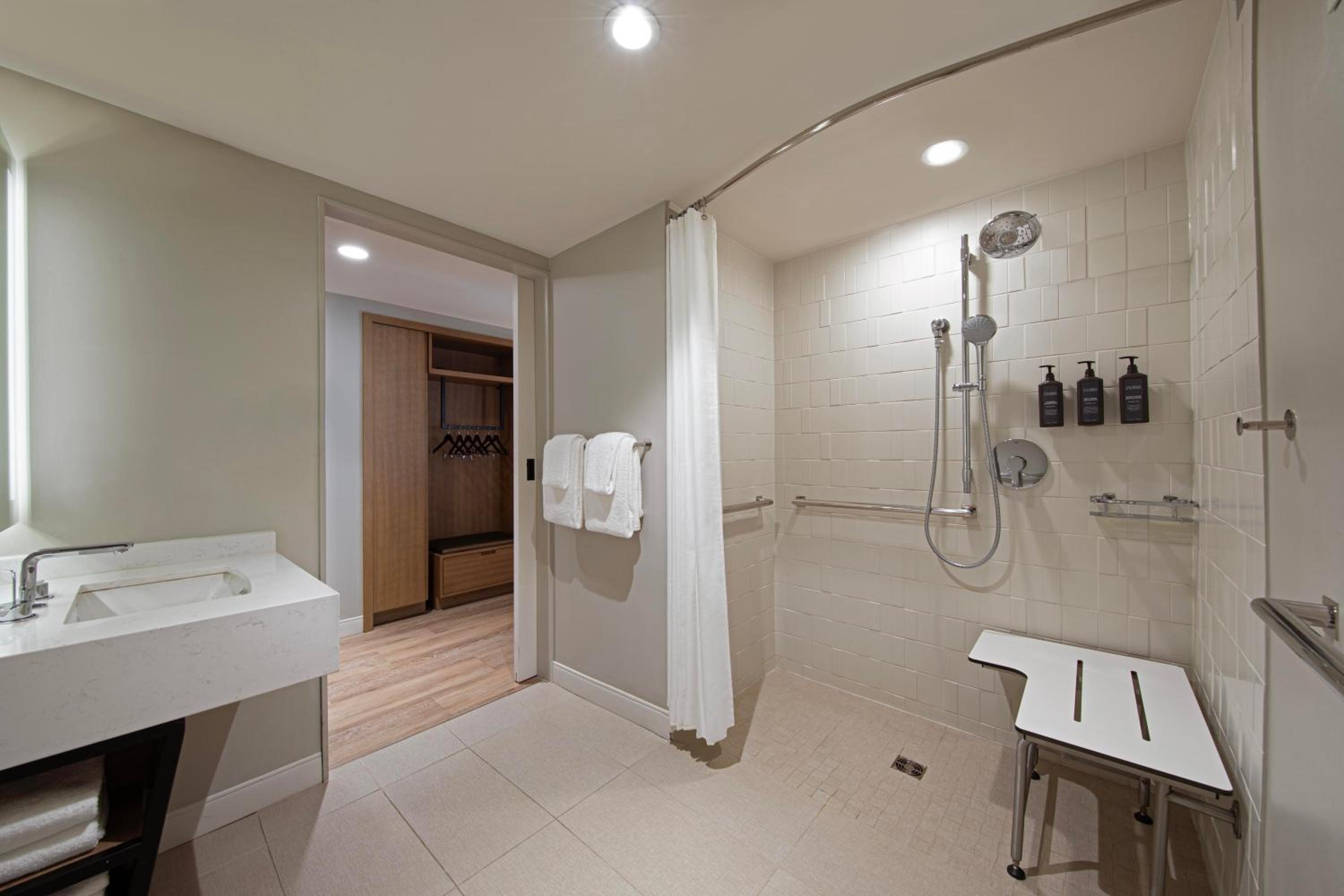 King Room with Roll-in Shower - Mobility Accessible