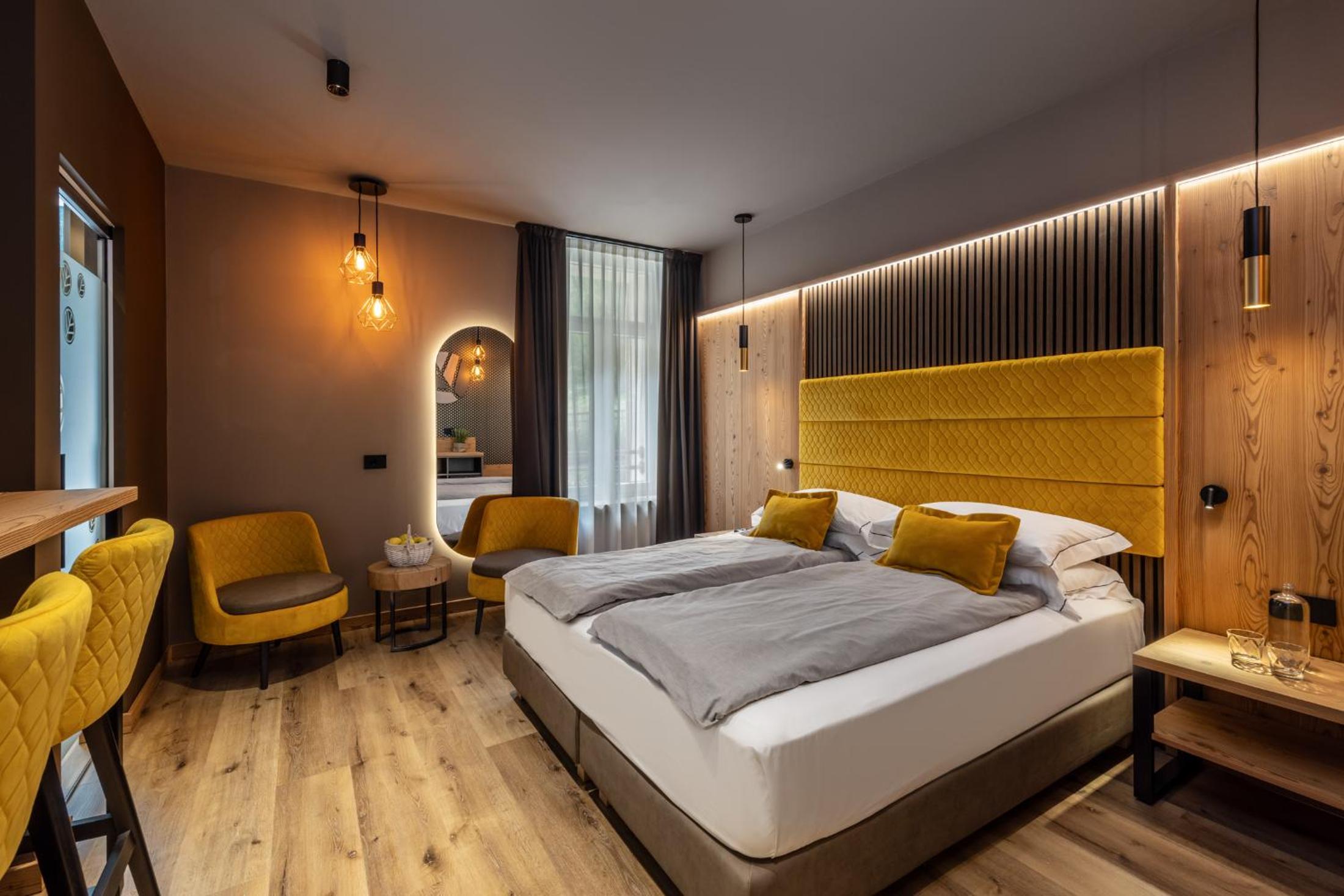Deluxe Double or Twin Room with Mountain View - Photo 1
