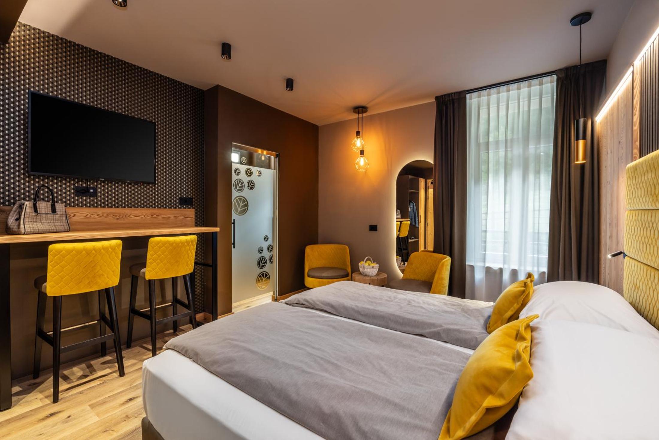 Deluxe Double or Twin Room with Mountain View - Photo 4