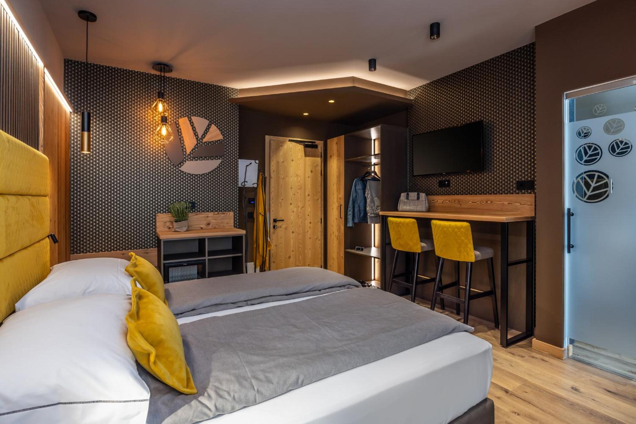 Deluxe Double or Twin Room with Mountain View - Photo 3