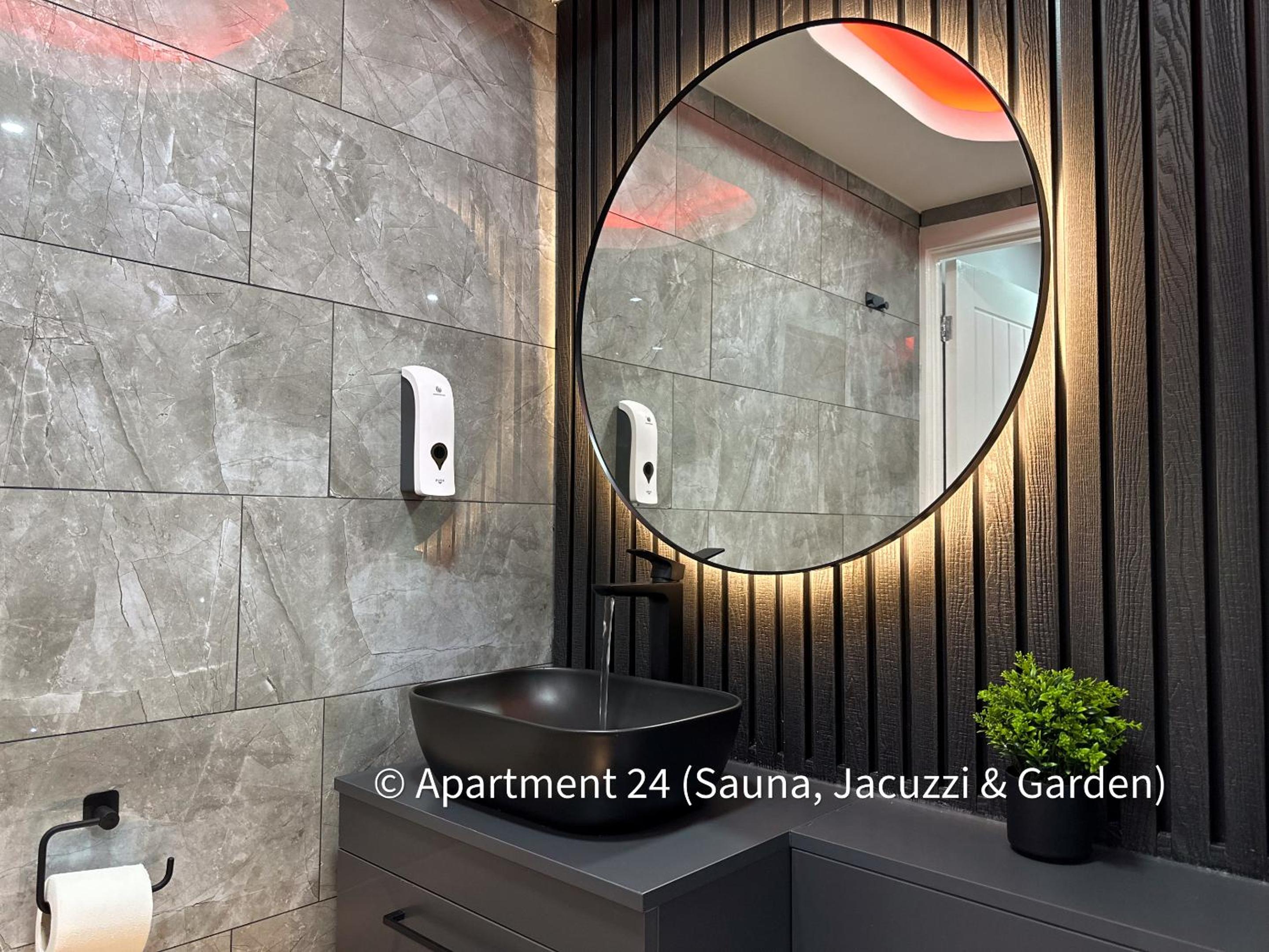 One-Bedroom Apartment - Photo 33