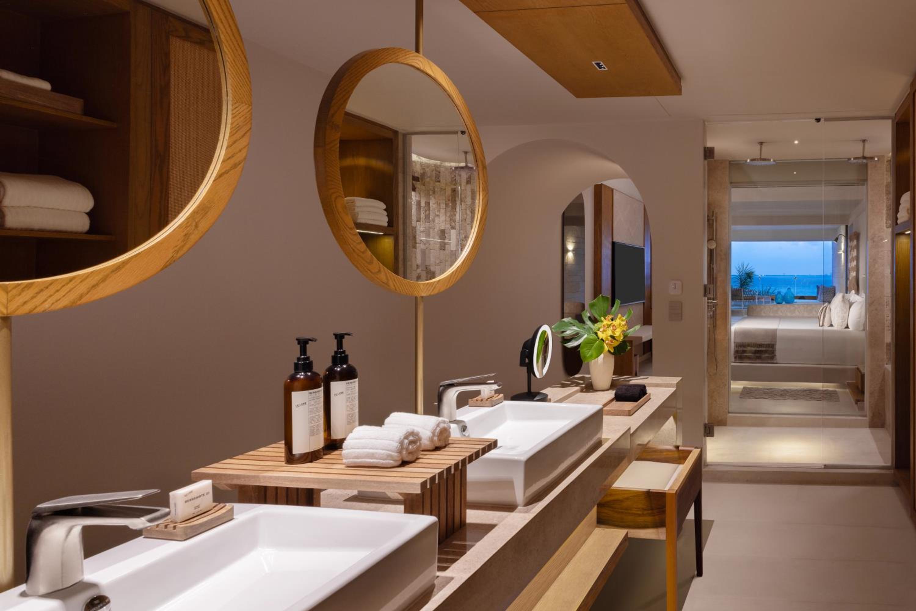 Paramount Suite - Oceanfront - Photo 4