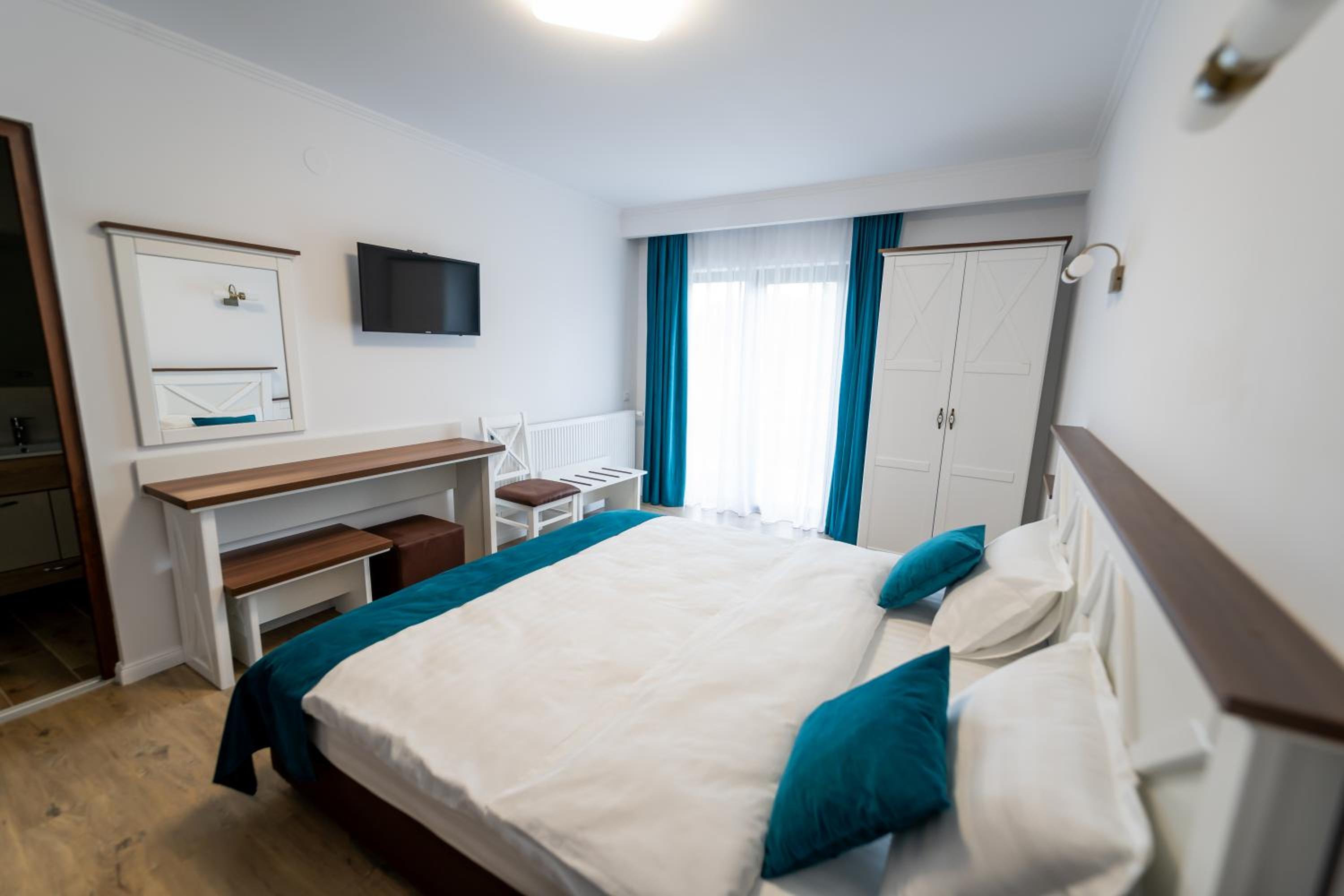 Deluxe Double Room with Balcony photo 3
